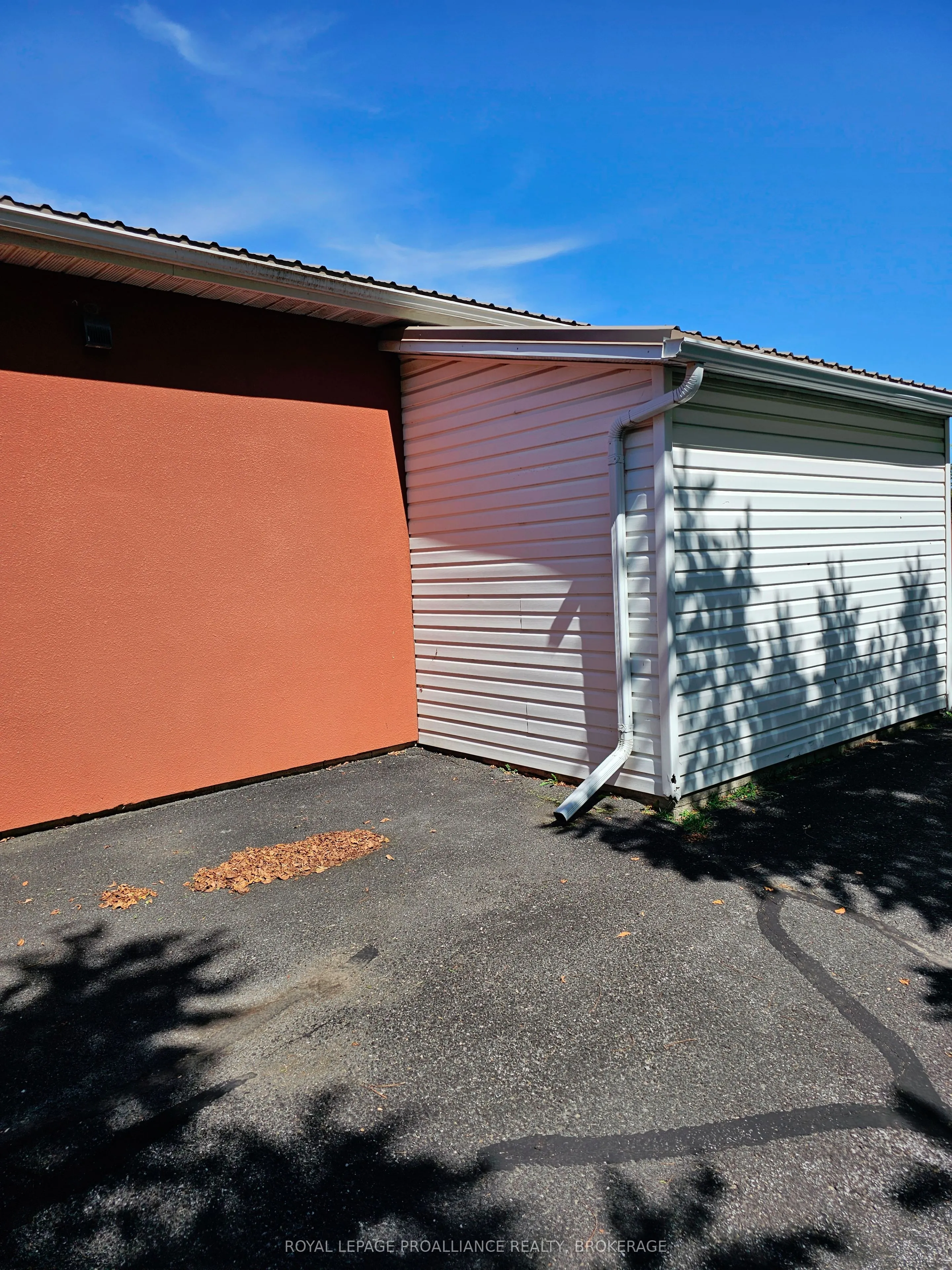 666 Collins Bay Road