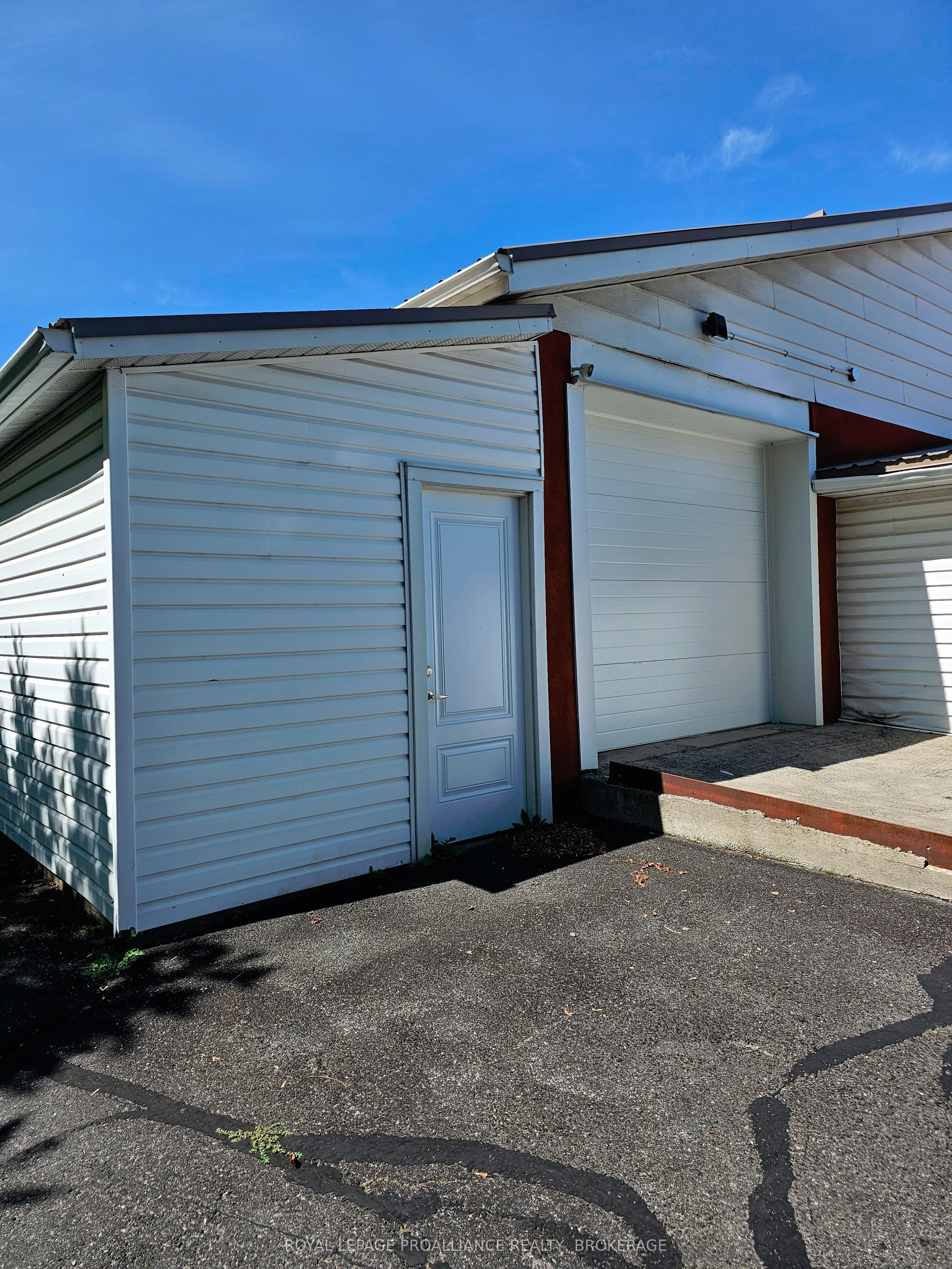 666 Collins Bay Road