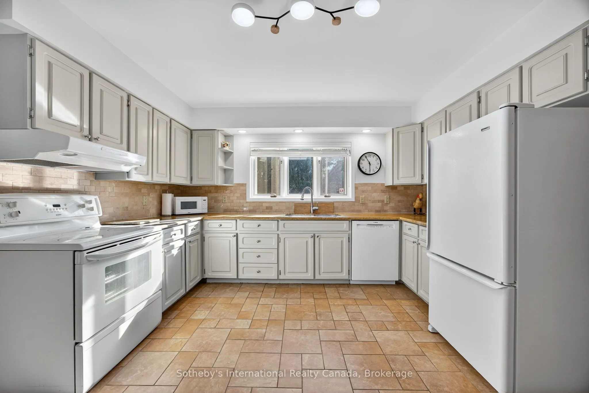 152 Bayview Avenue
