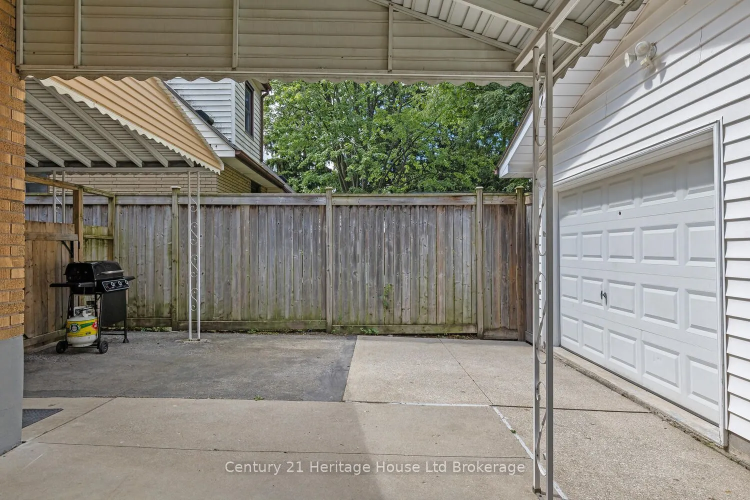 1842 CHURCHILL Avenue