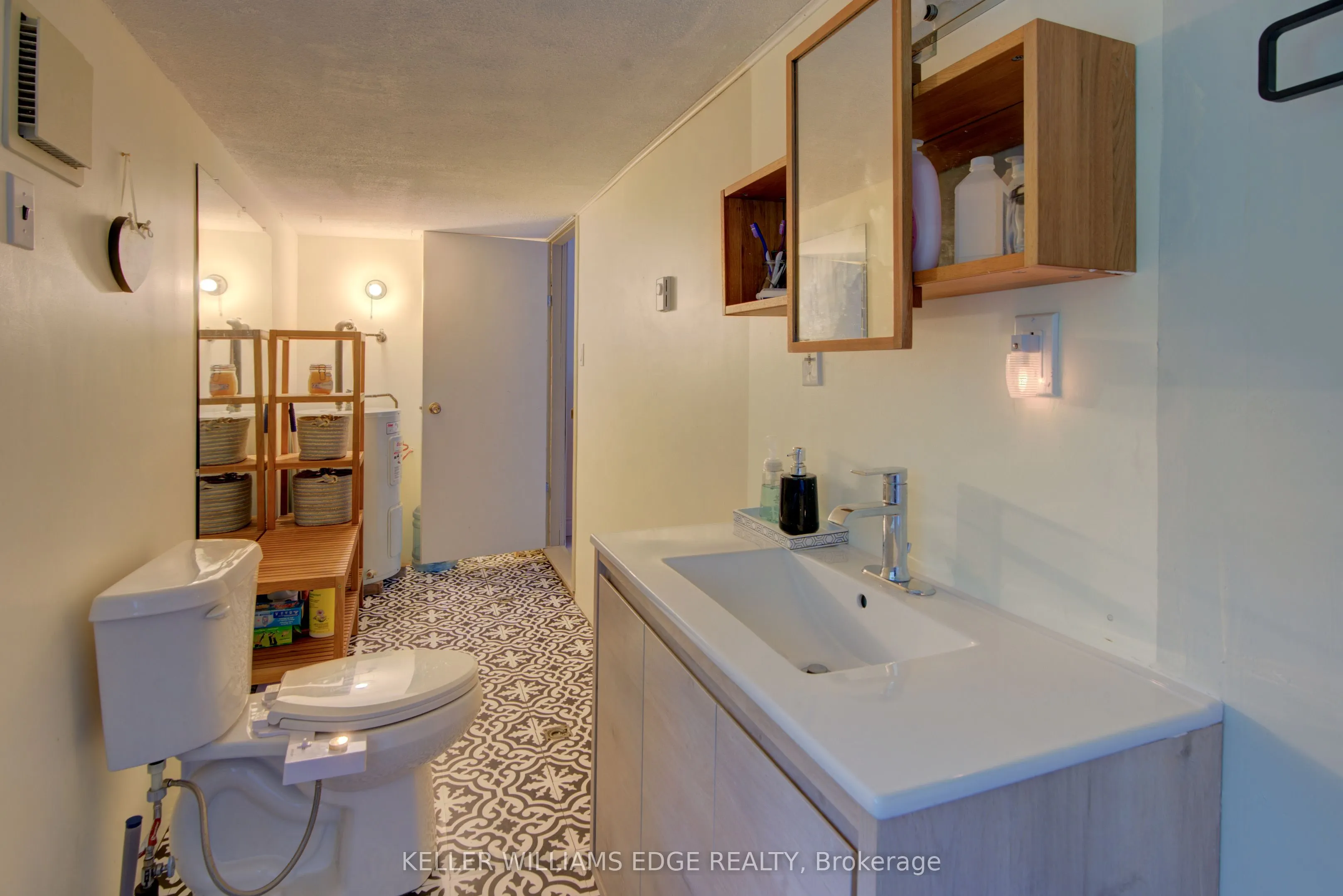 1180 Guigue Road