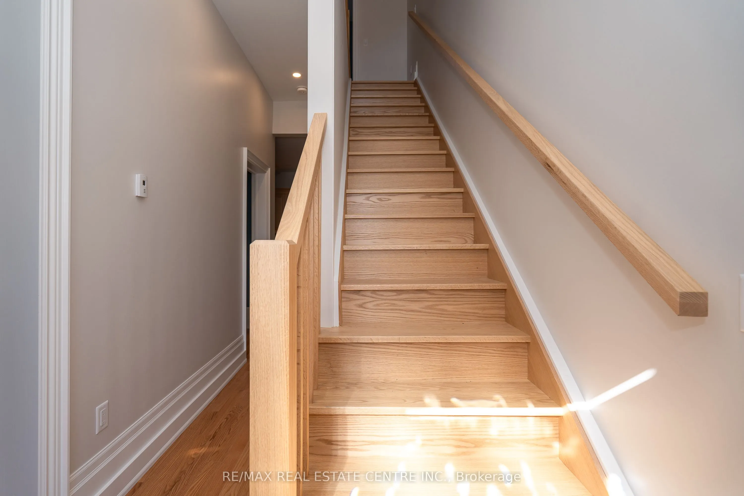 154 Main Street W
