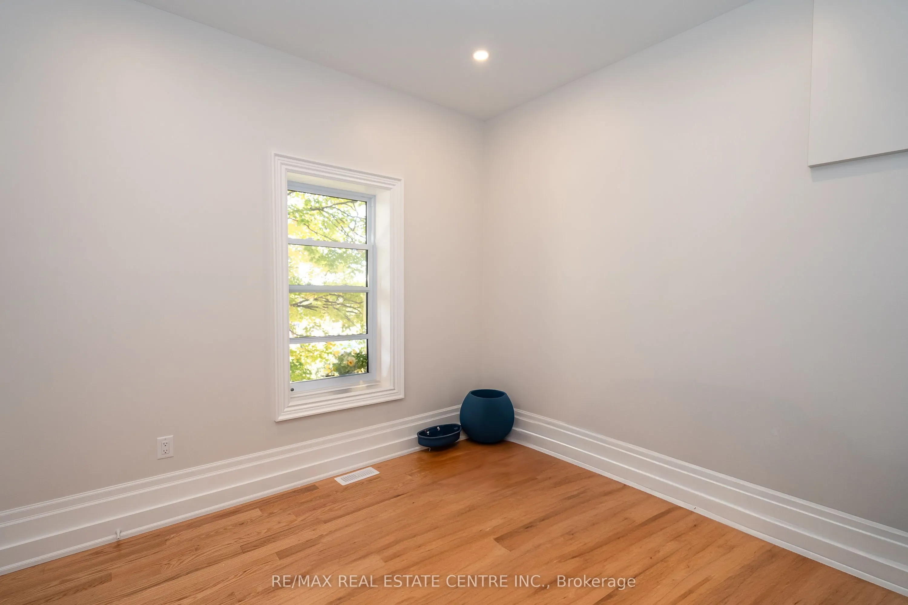 154 Main Street W