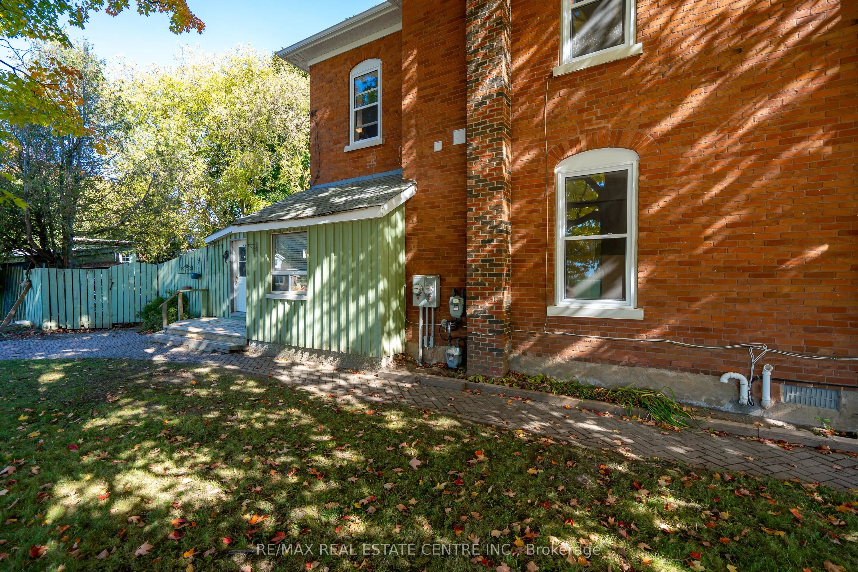 154 Main Street W