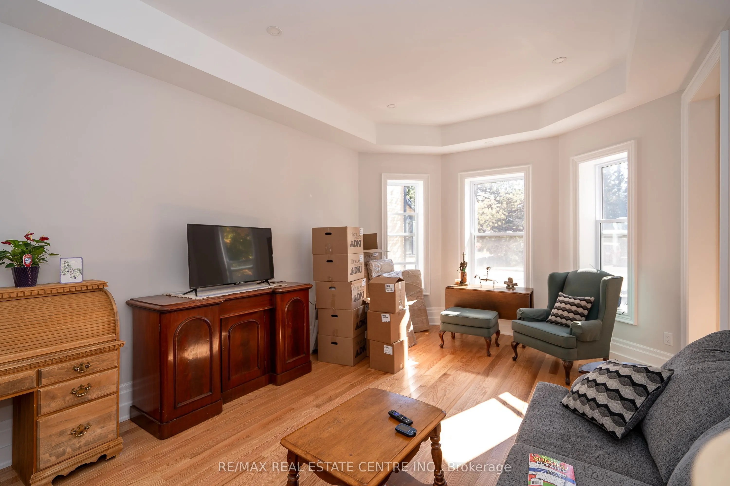 154 Main Street W