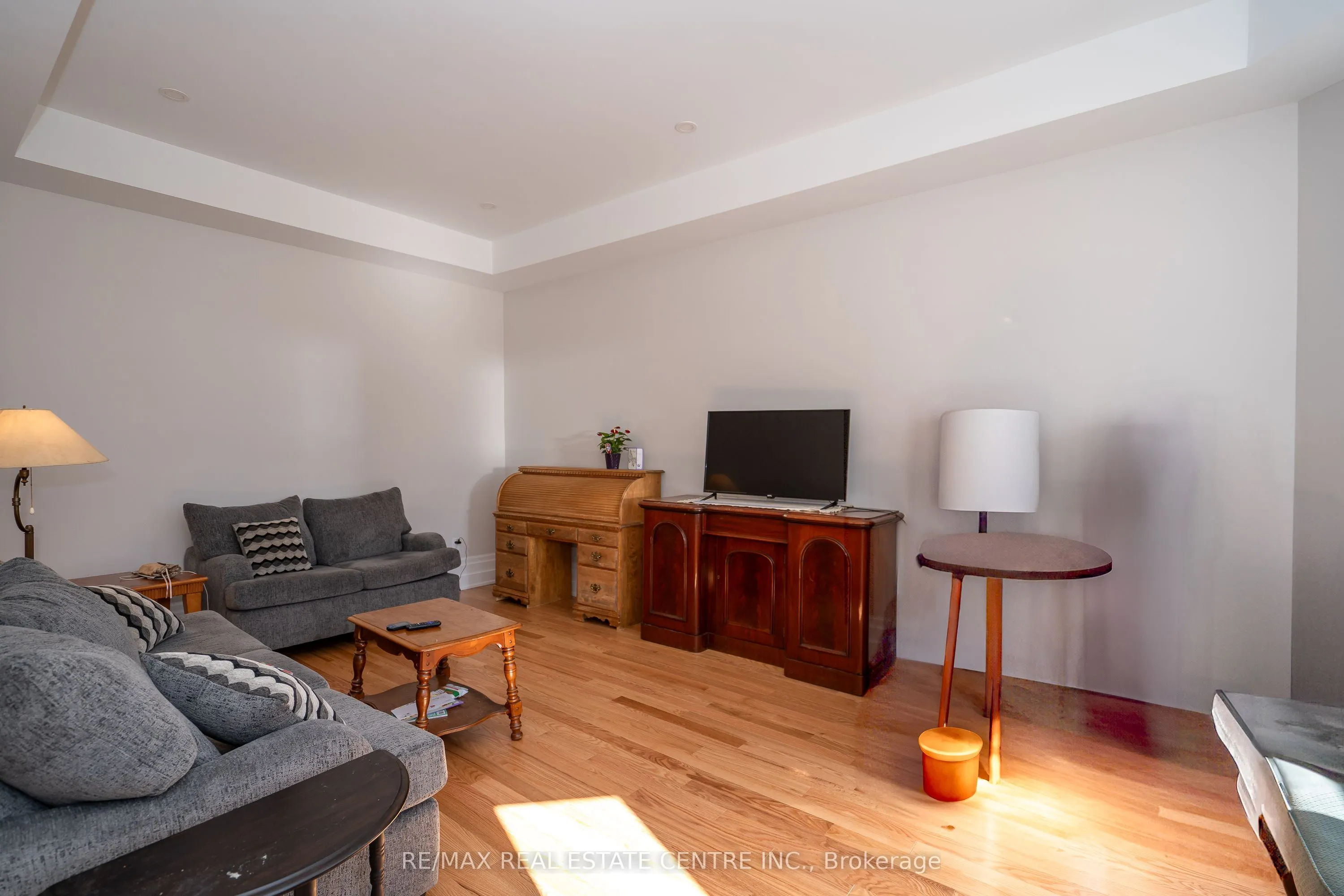 154 Main Street W