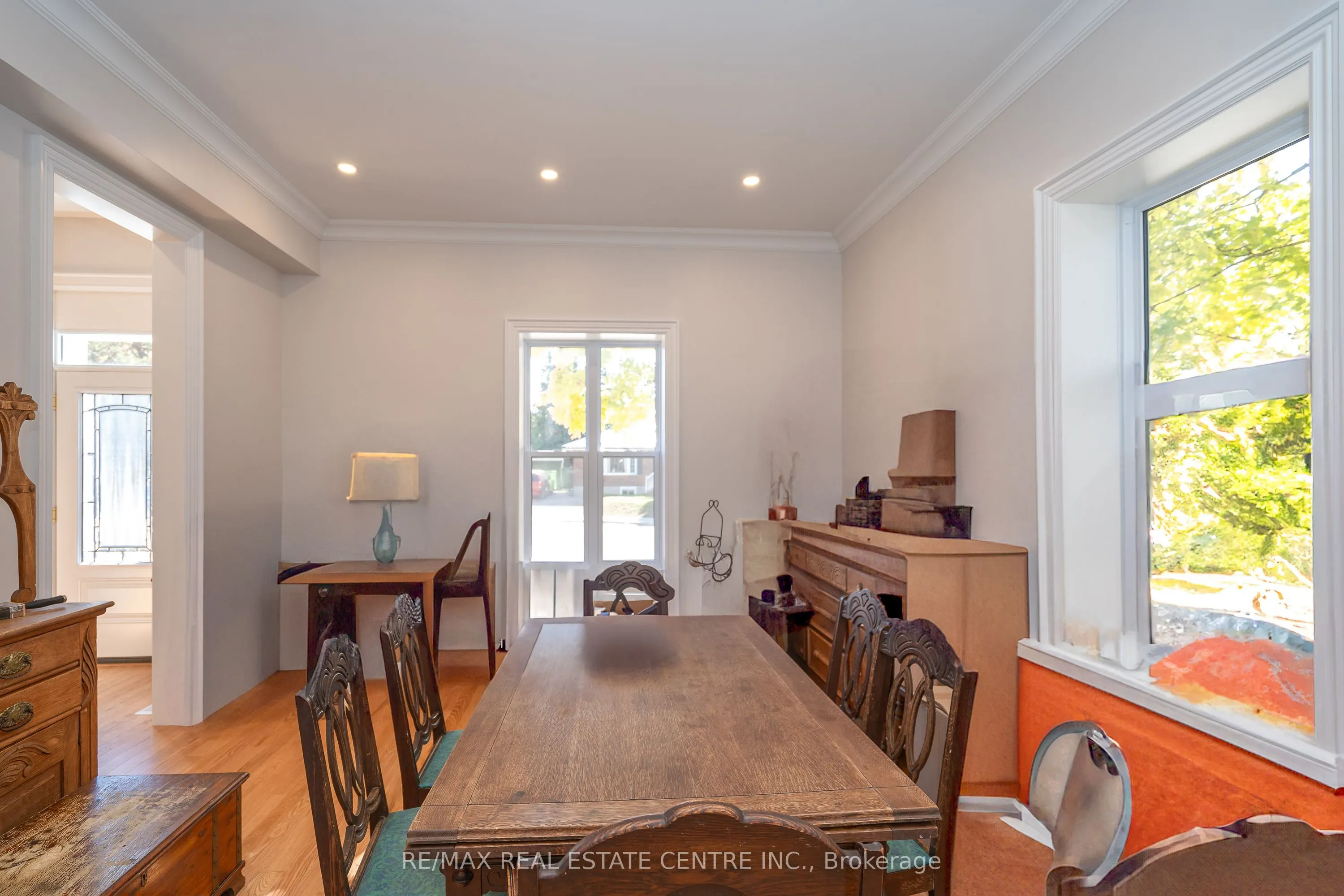 154 Main Street W