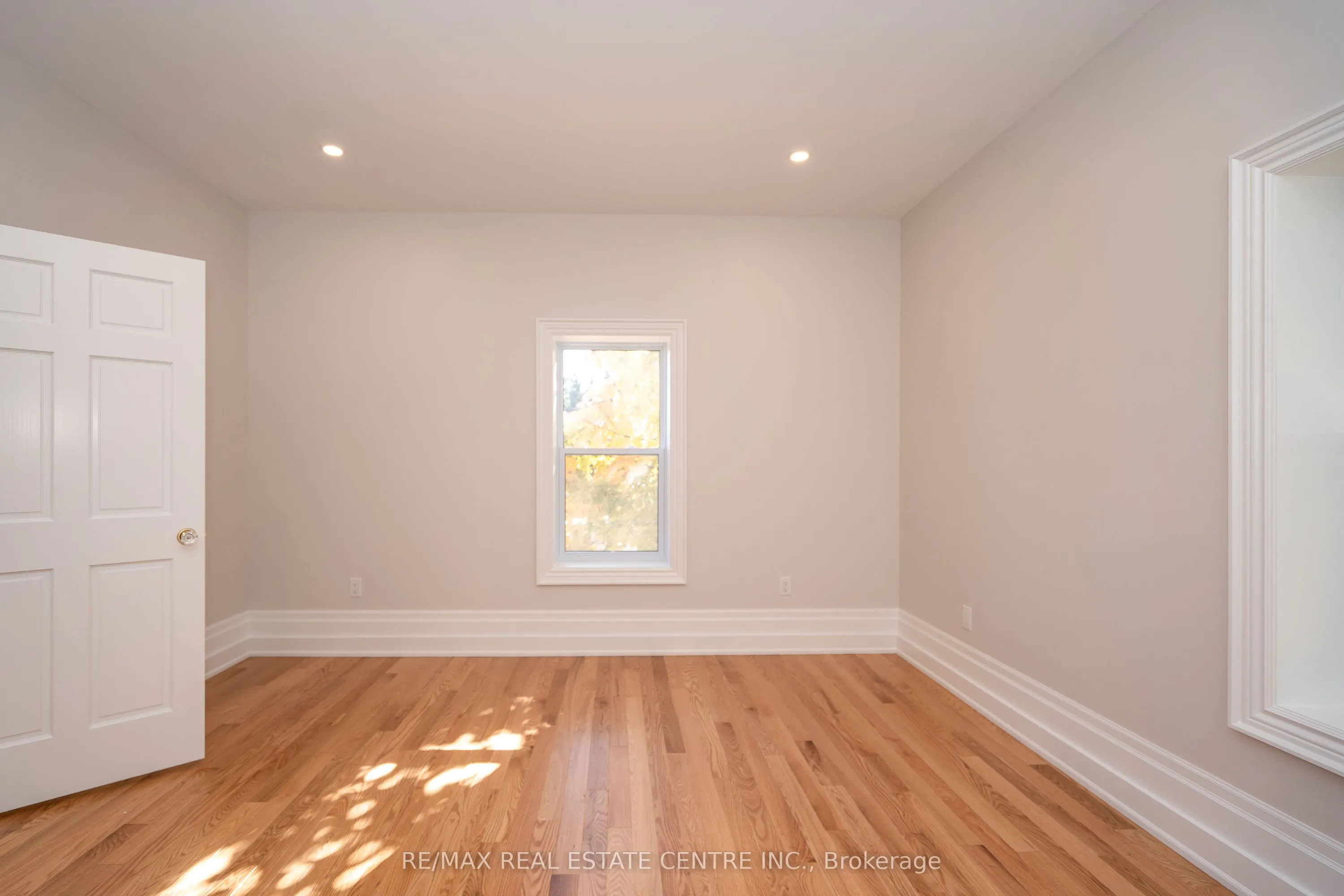154 Main Street W