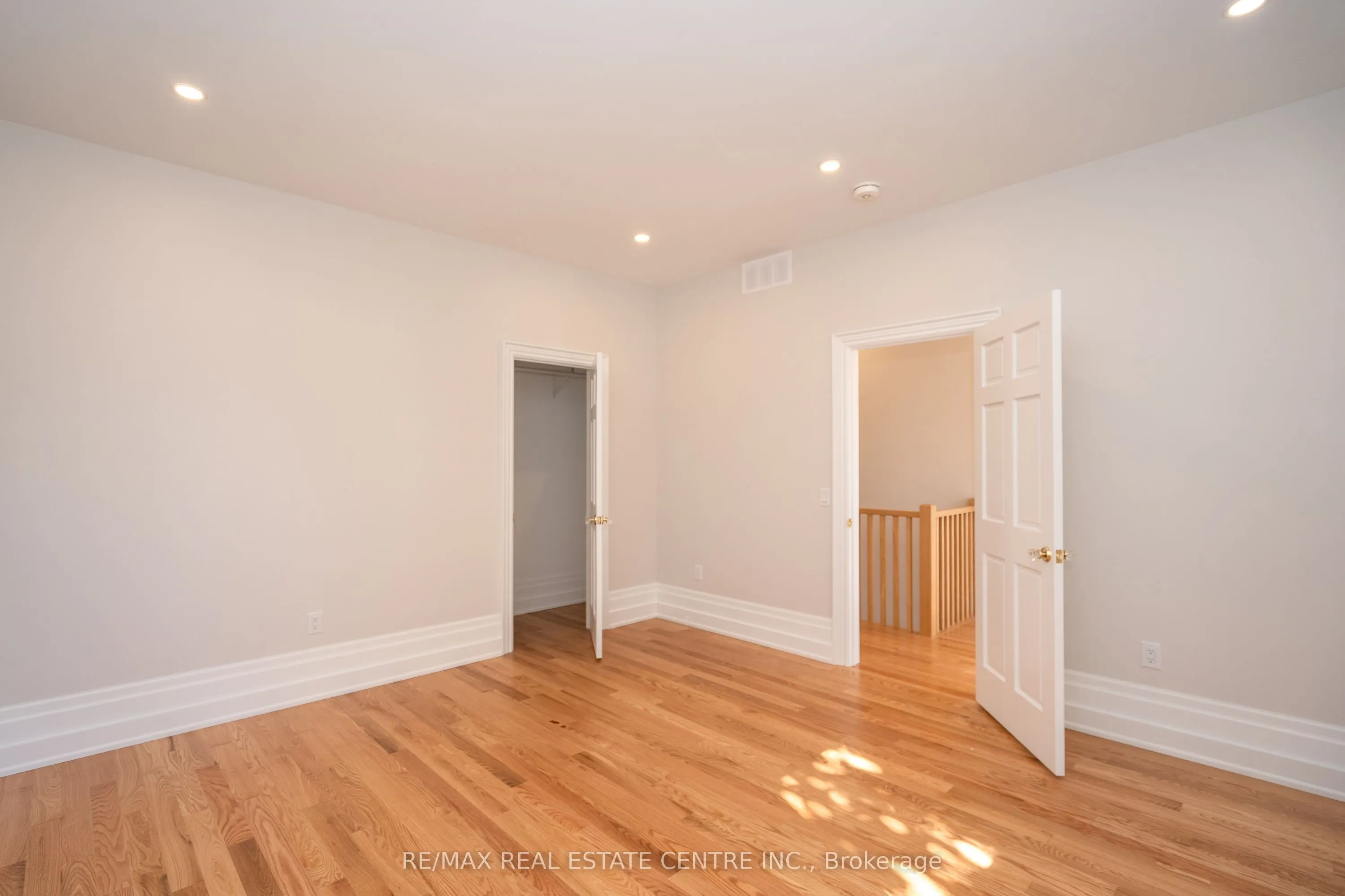 154 Main Street W