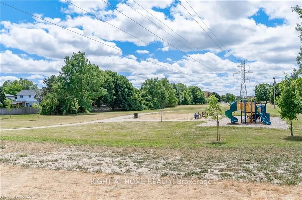 255 Northfield Drive E, #606
