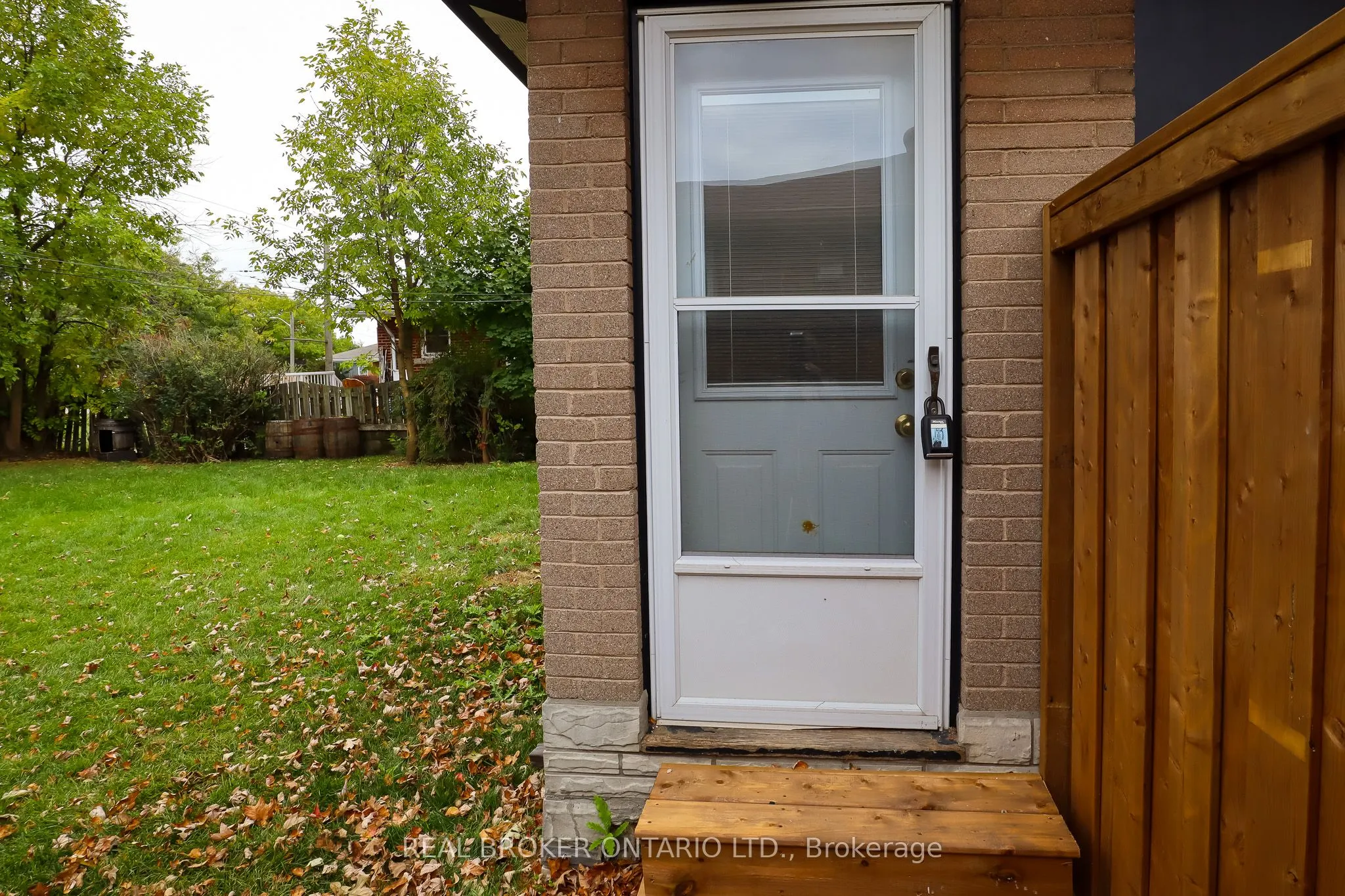 67 Kingslea Drive, #Lower