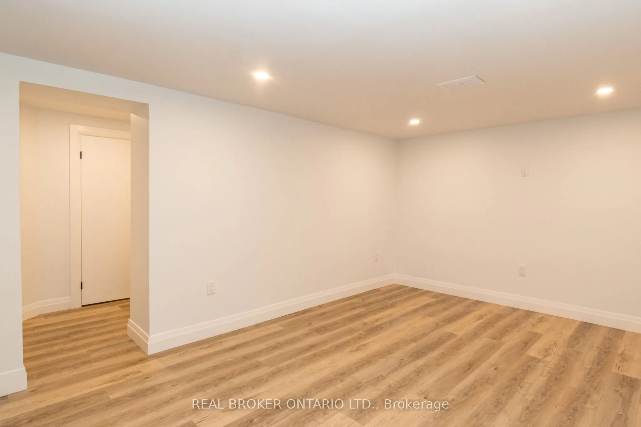 67 Kingslea Drive, #Lower
