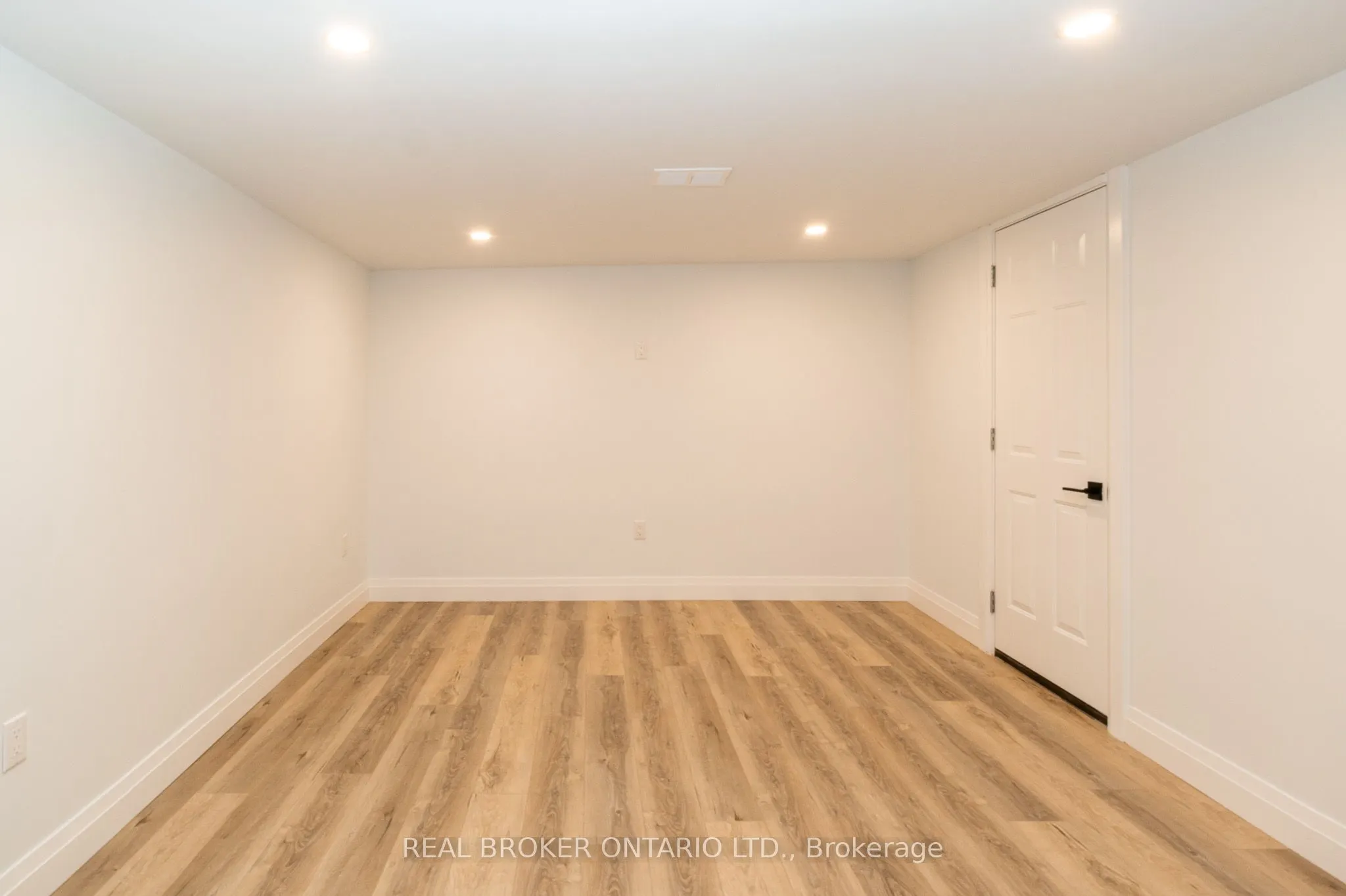 67 Kingslea Drive, #Lower