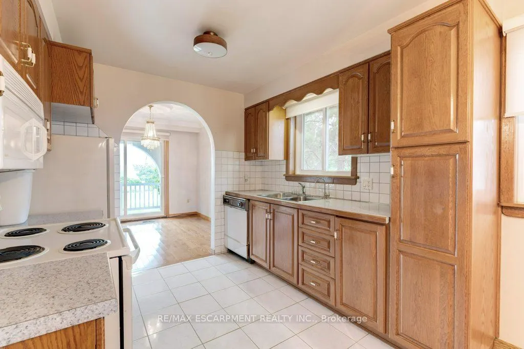 595 Green Mountain Road E