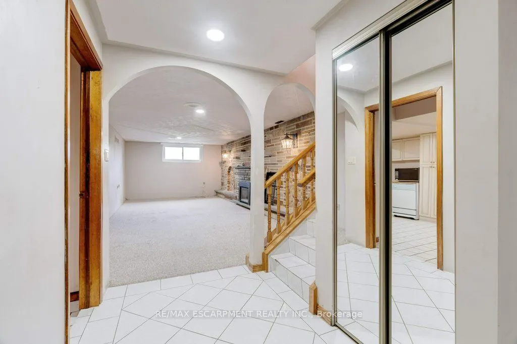 595 Green Mountain Road E