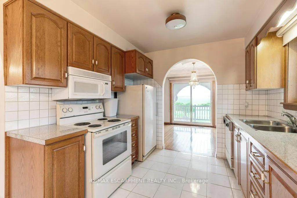 595 Green Mountain Road E