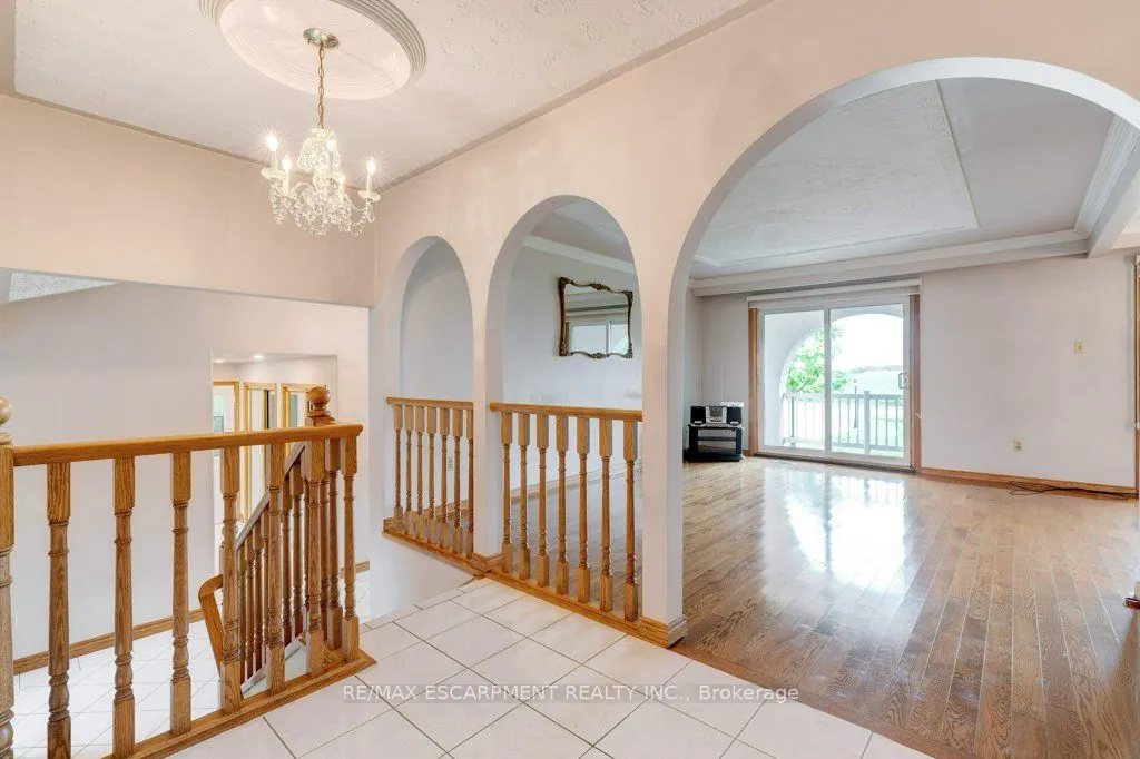 595 Green Mountain Road E