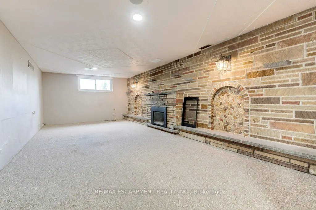 595 Green Mountain Road E