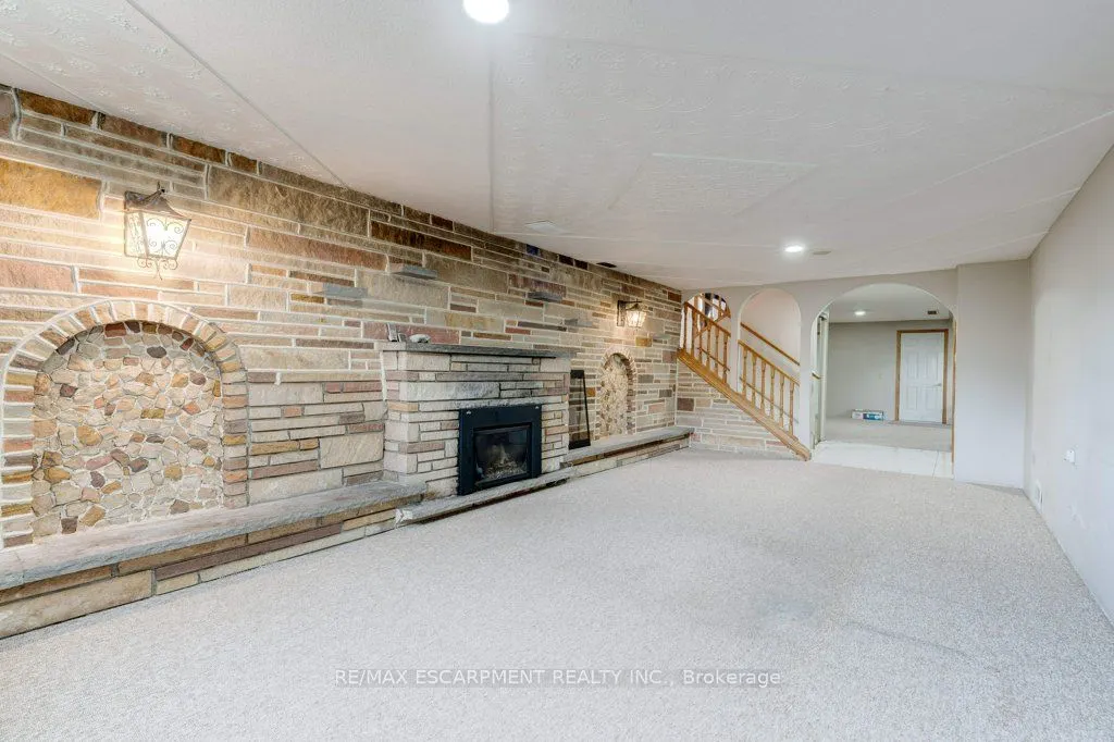 595 Green Mountain Road E