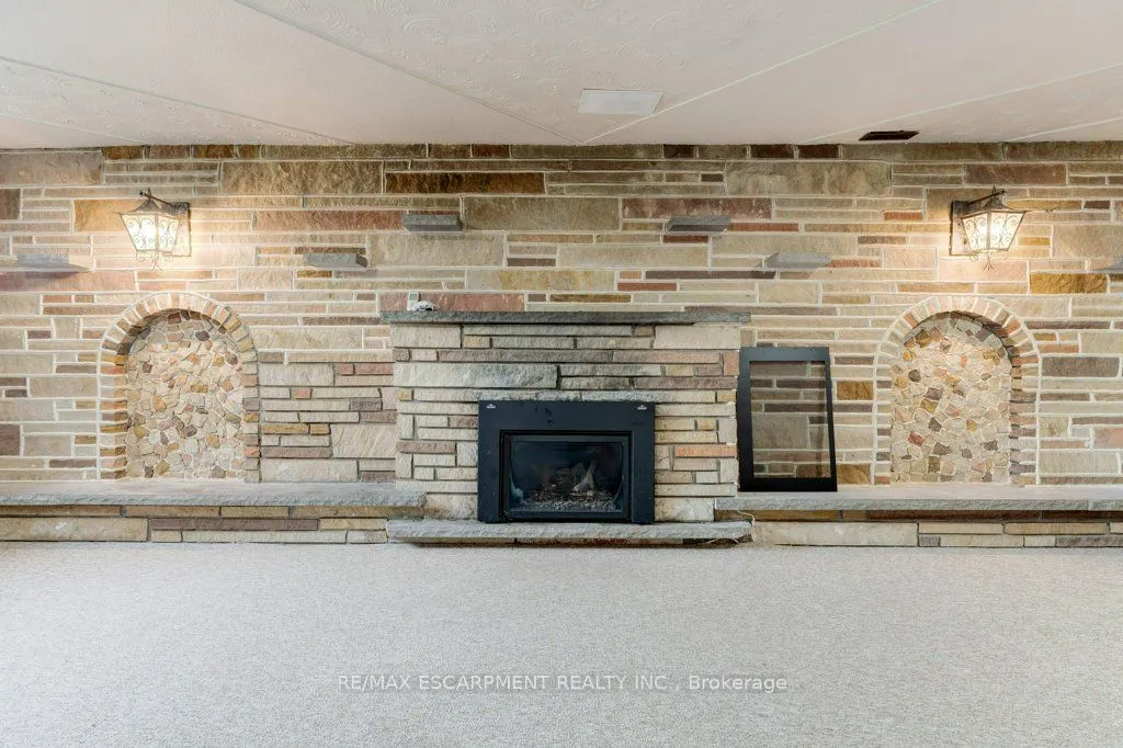 595 Green Mountain Road E