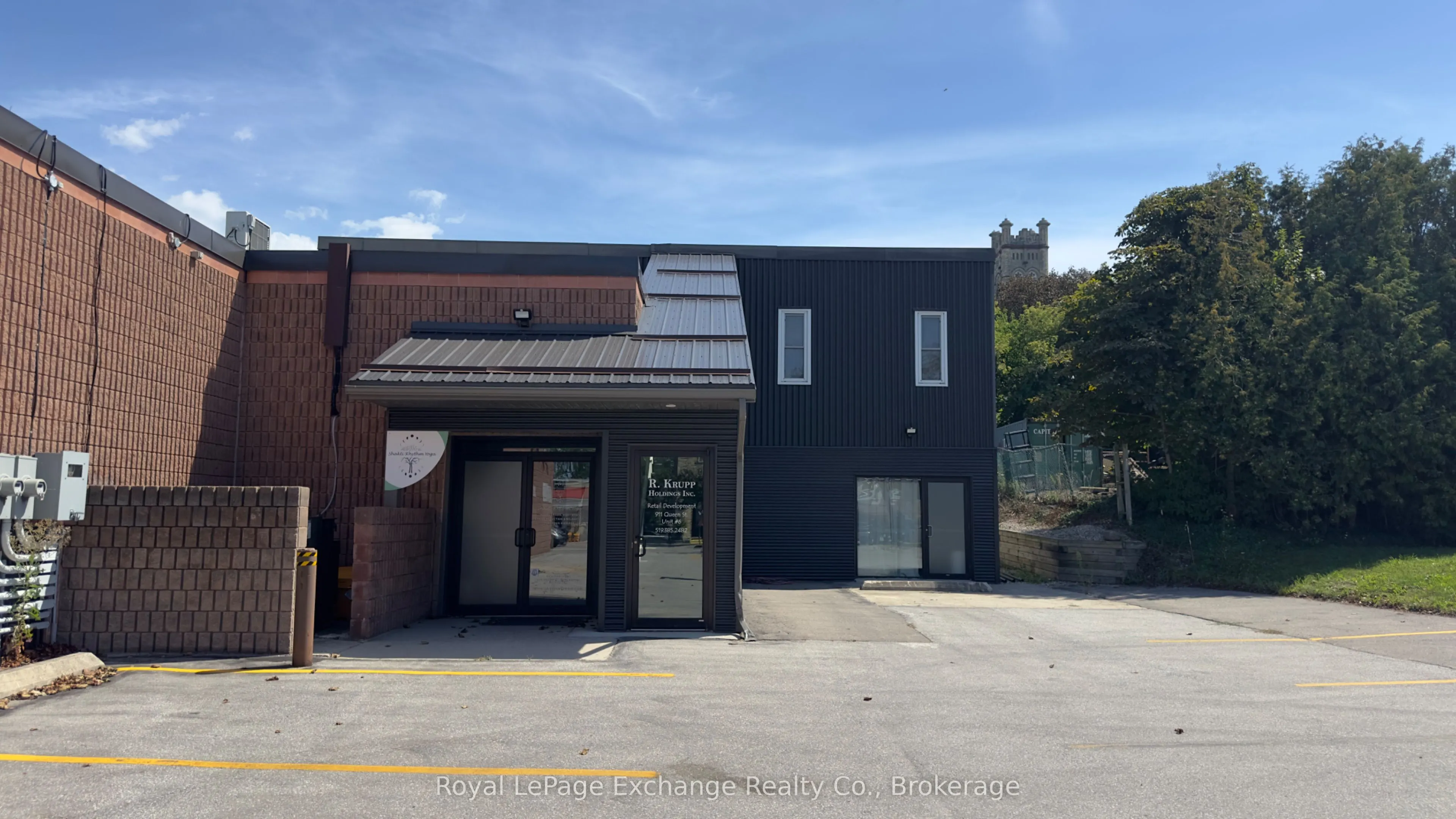 911 Queen Street