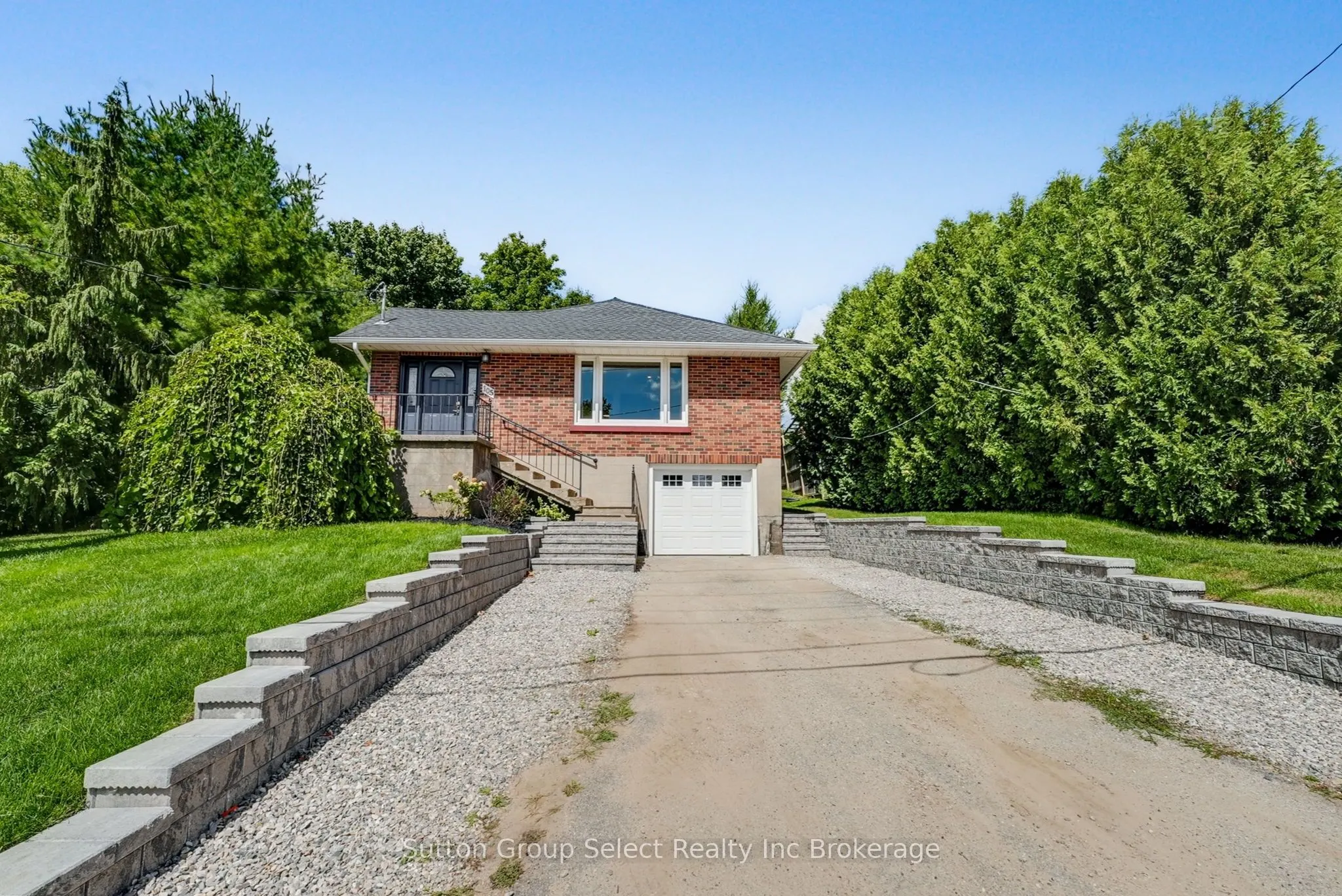 105 KING Street E