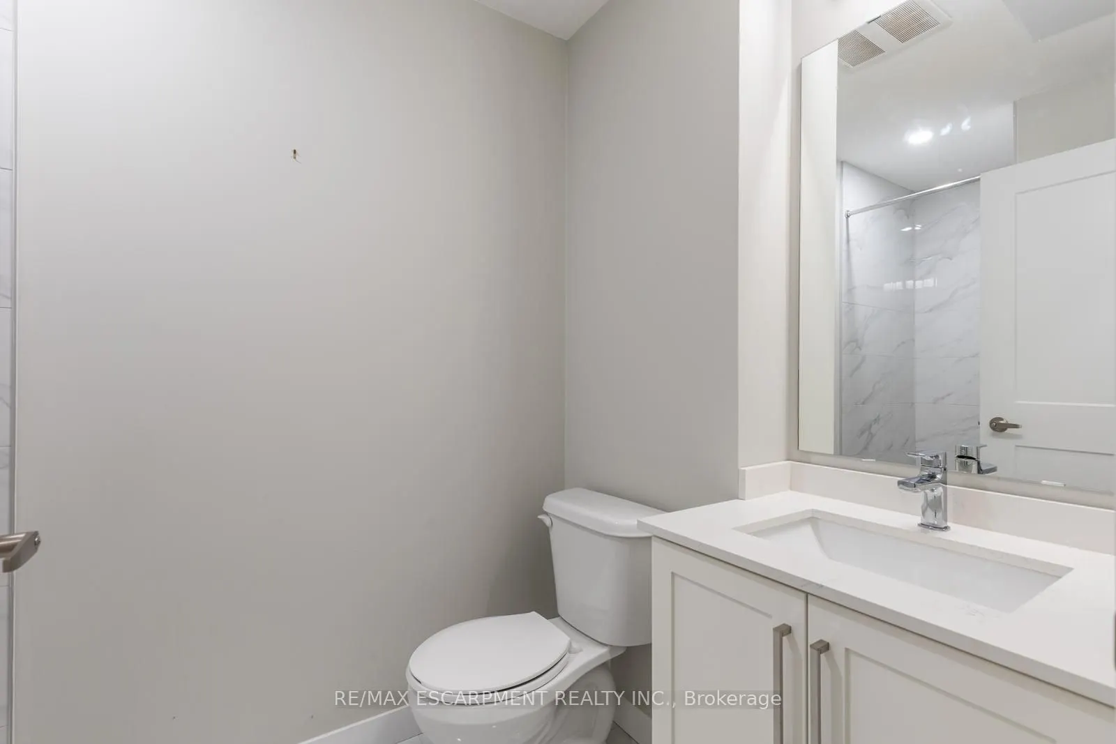 15 Queen Street, #2204