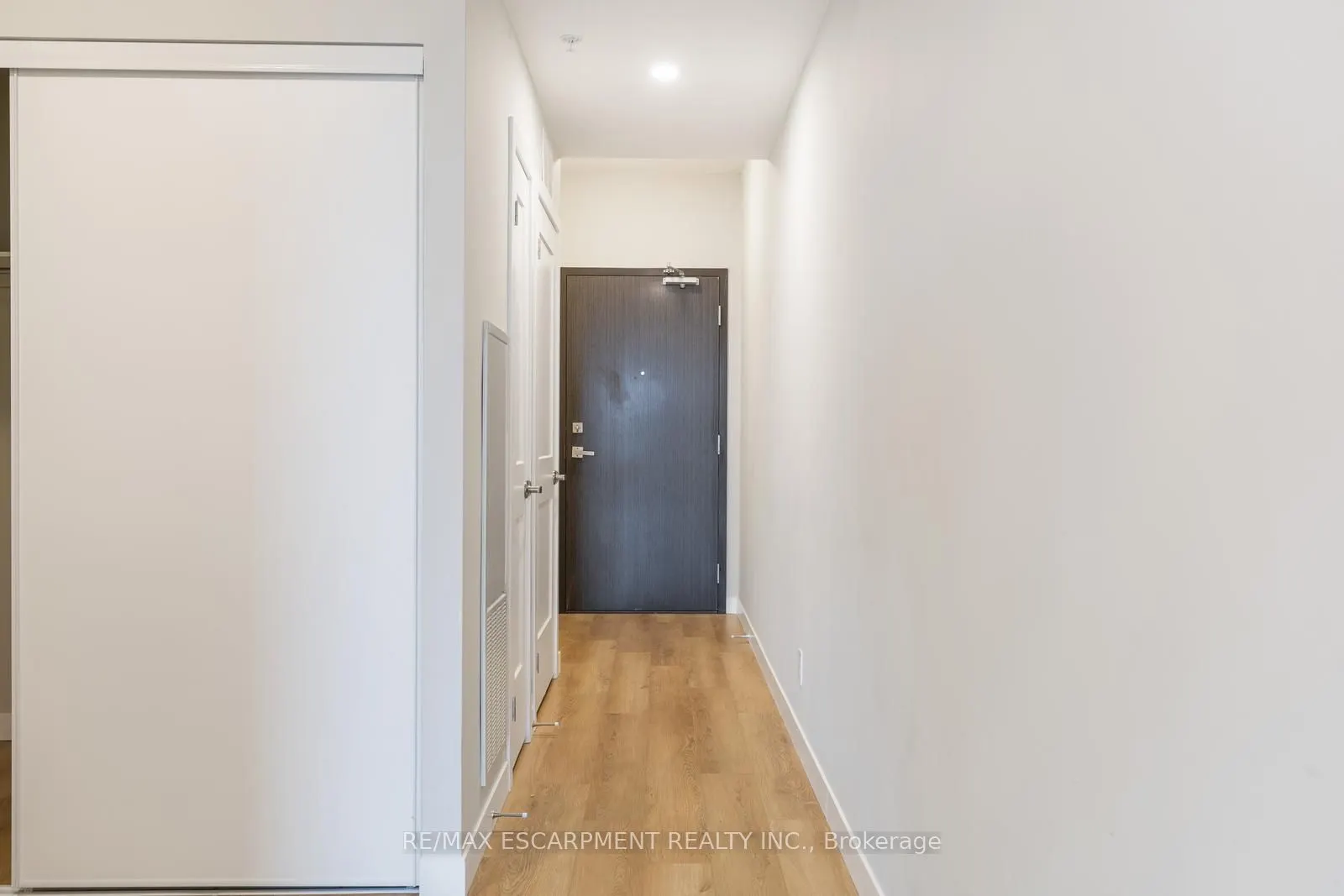 15 Queen Street, #2204