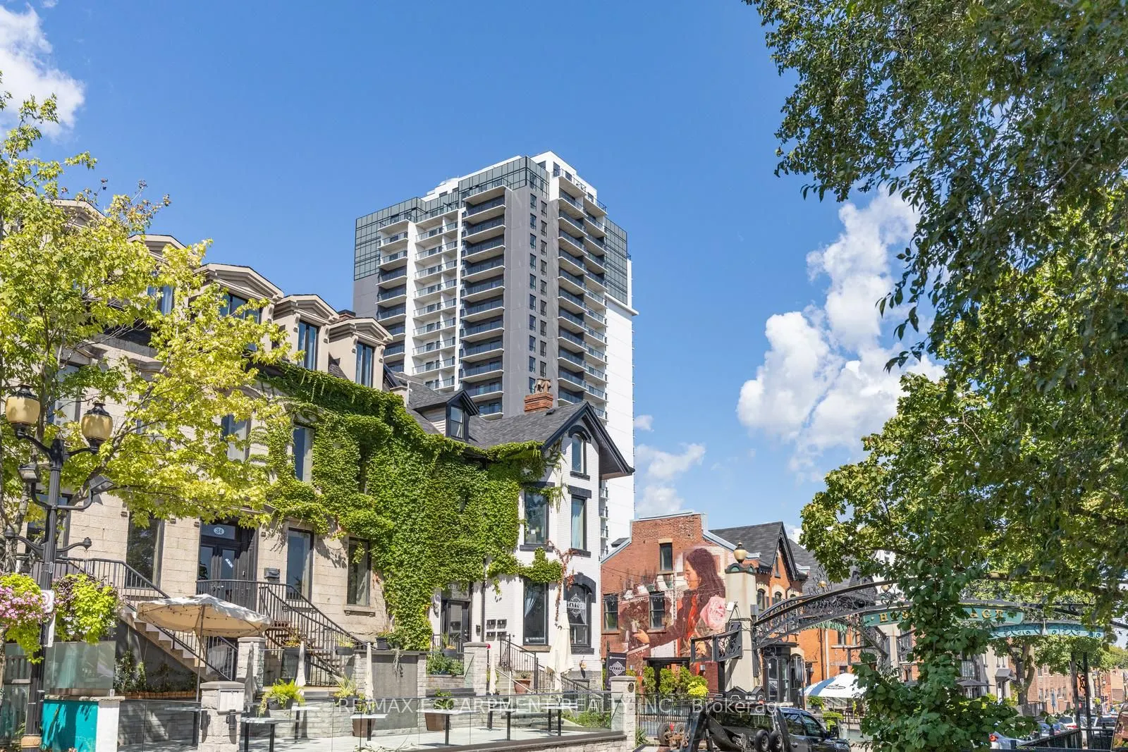15 Queen Street, #2204