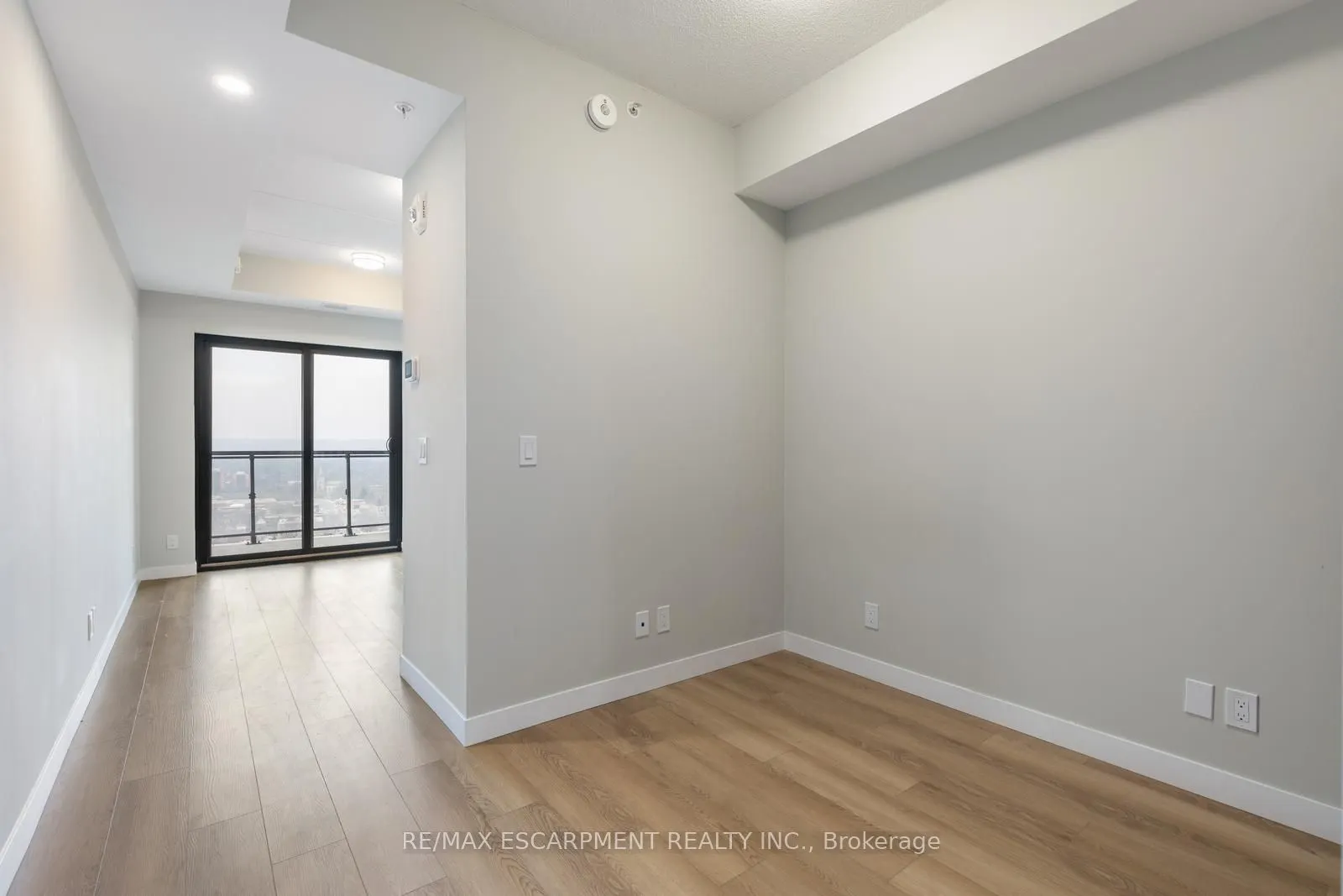 15 Queen Street, #2204