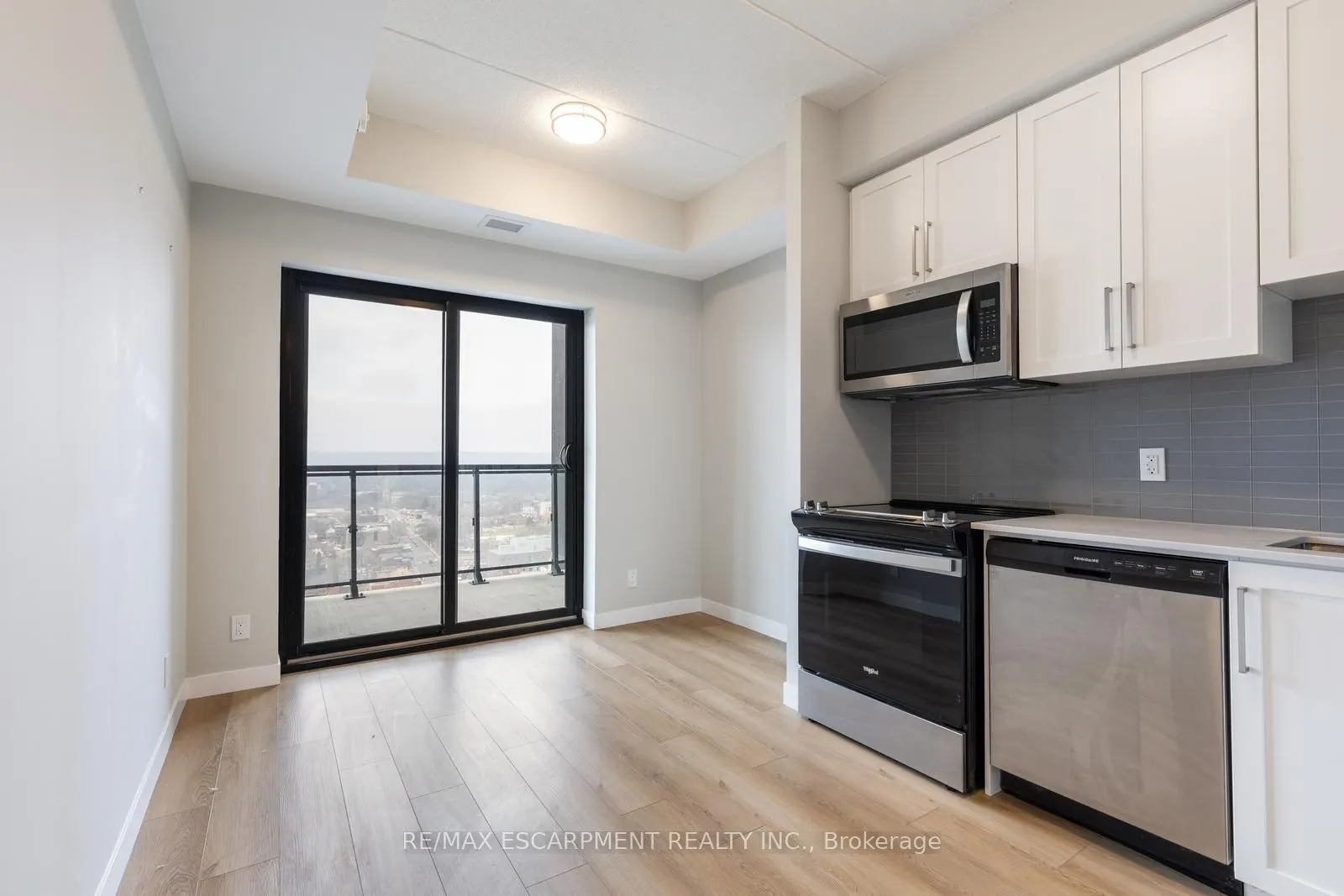 15 Queen Street, #2204