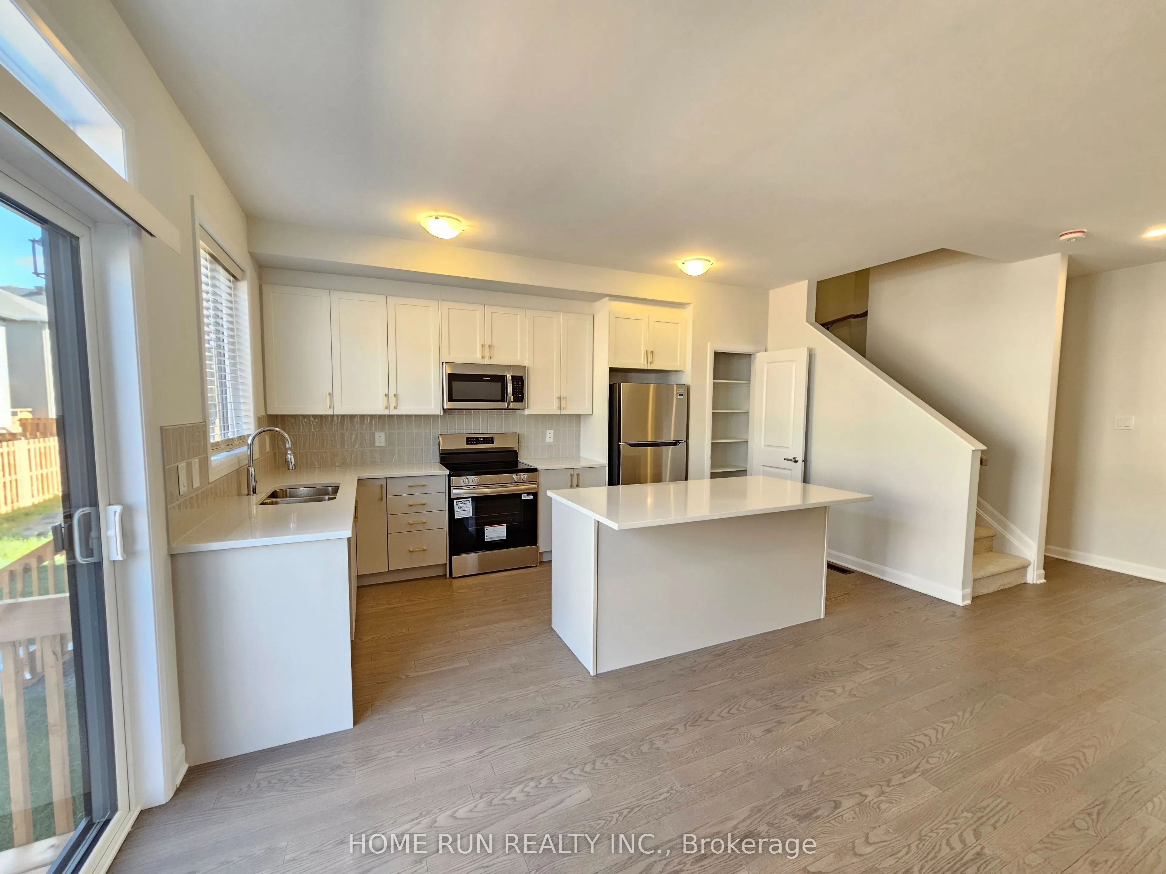 932 Eileen Vollick Crescent