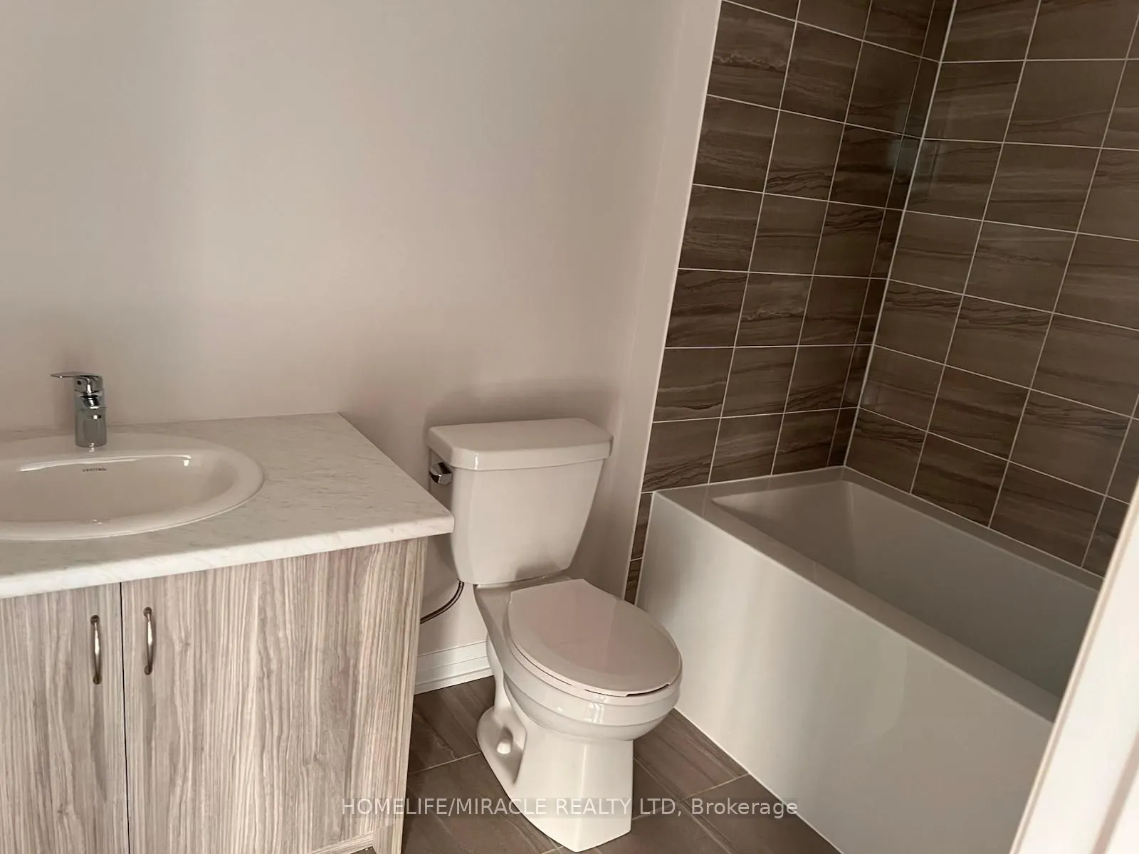 585 Colborne Street, #302