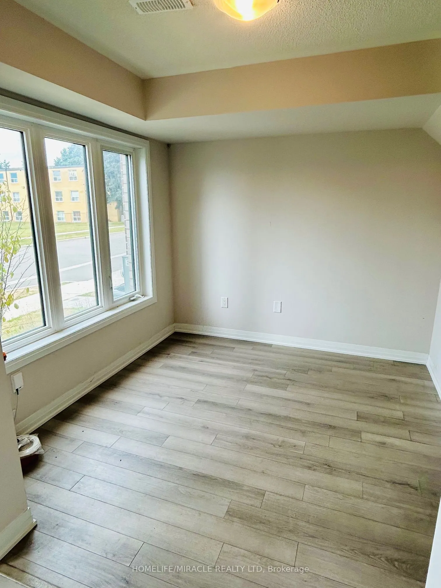 585 Colborne Street, #302