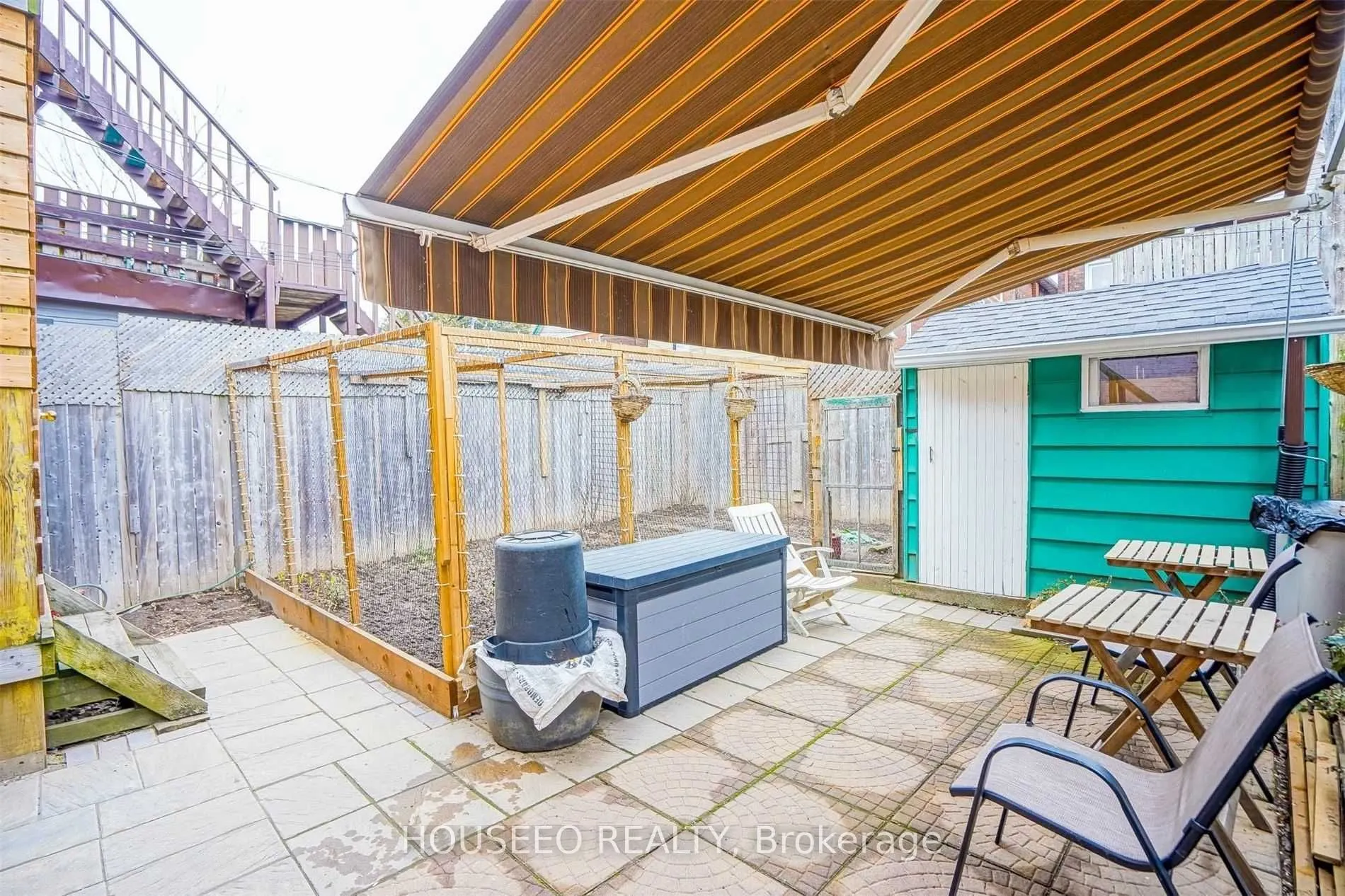 30 Arthur Avenue N