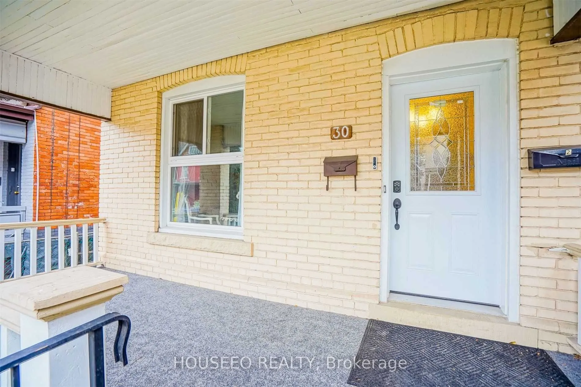 30 Arthur Avenue N
