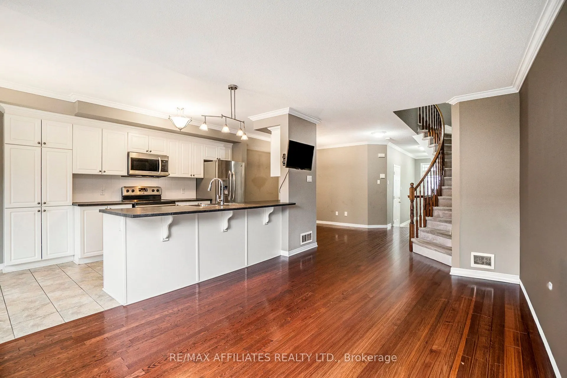 714 Regiment Avenue