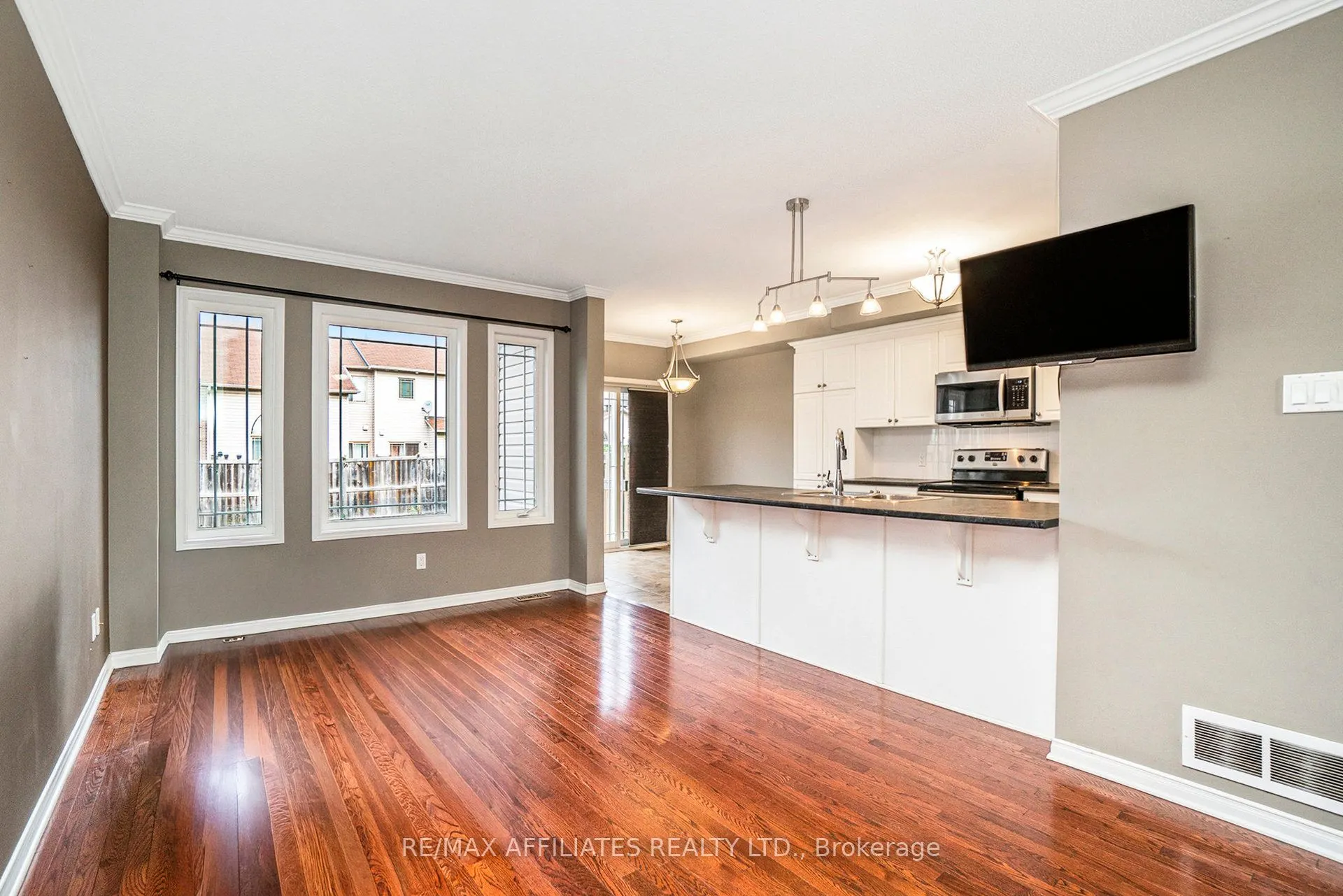 714 Regiment Avenue
