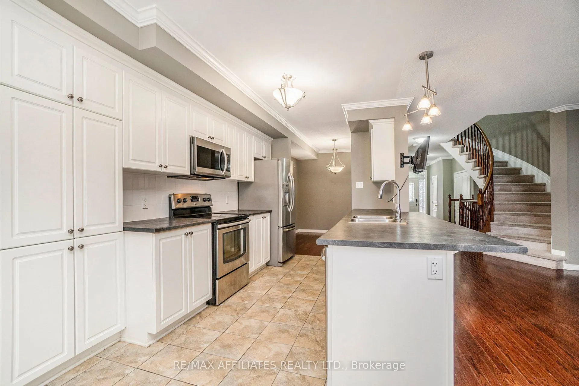 714 Regiment Avenue
