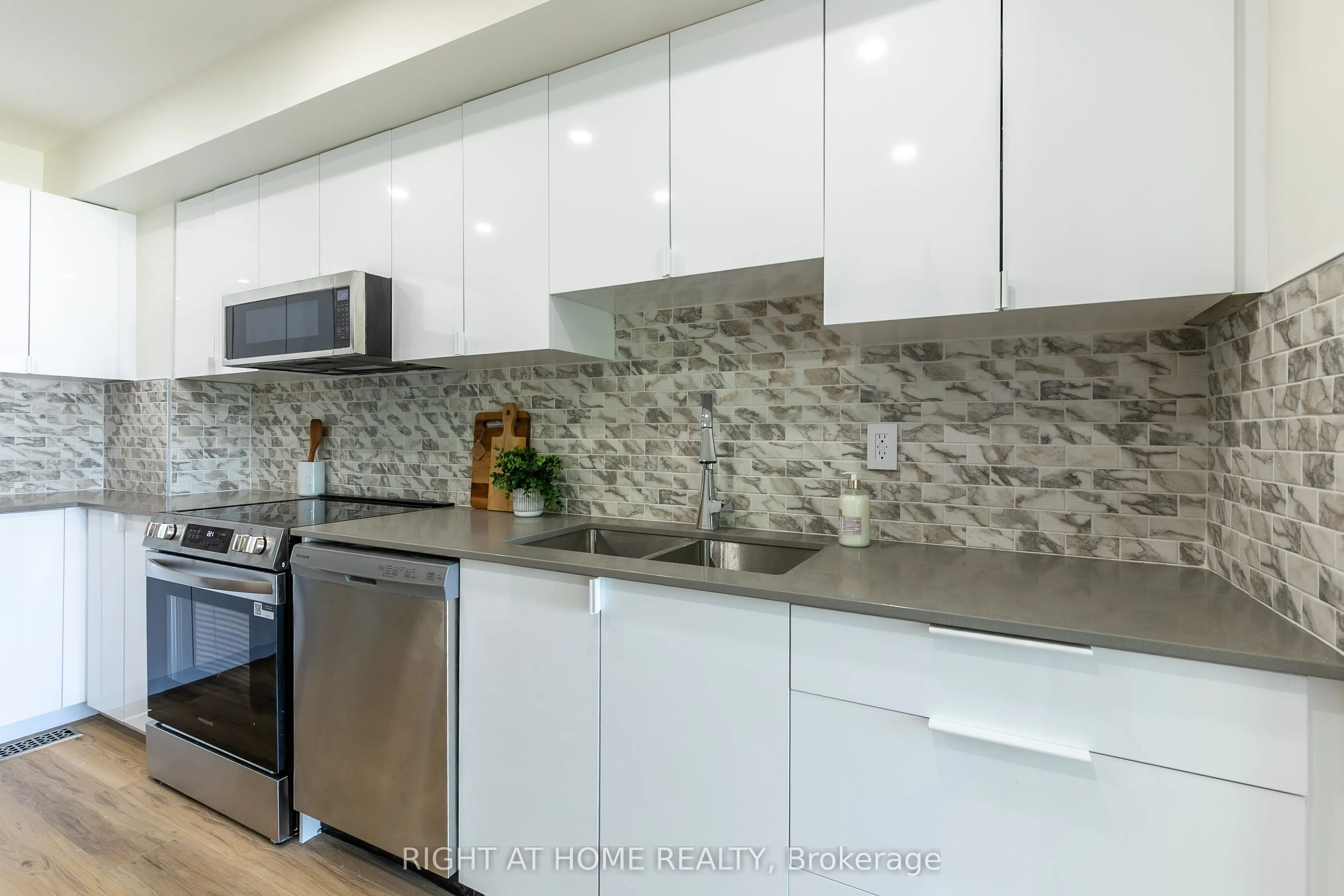 2669 Southvale Drive, #15