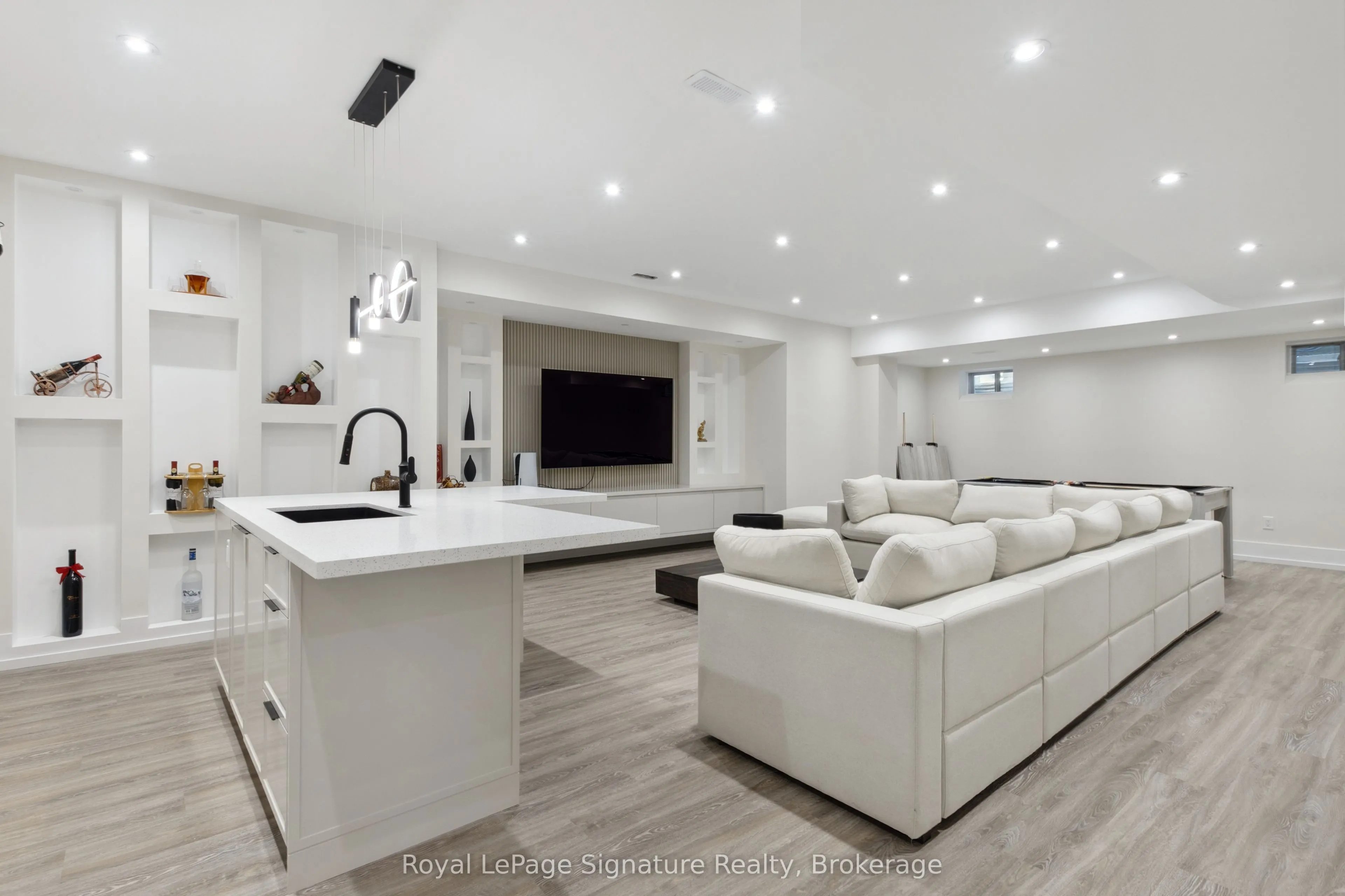 102 STONELEIGH DRIVE