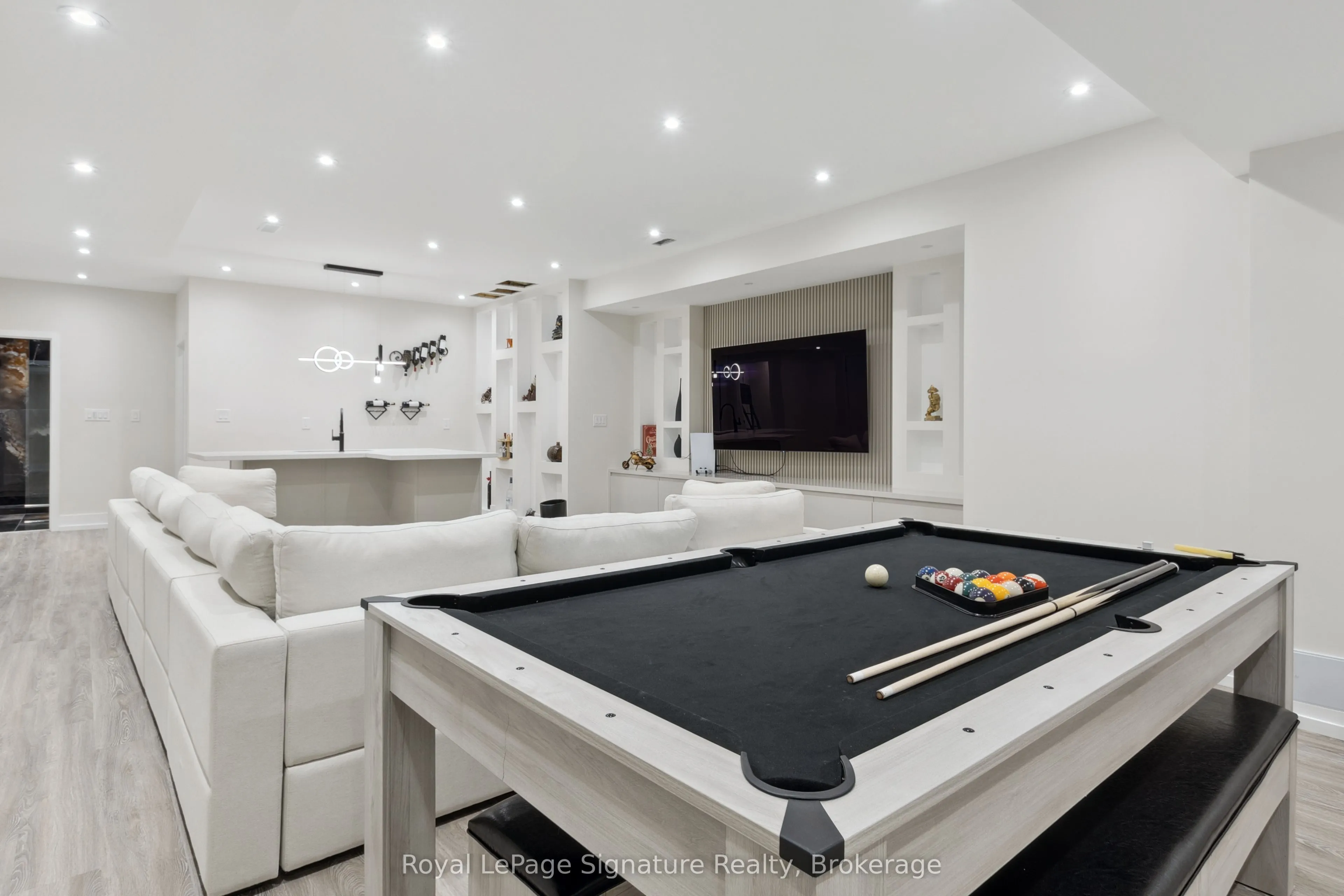 102 STONELEIGH DRIVE