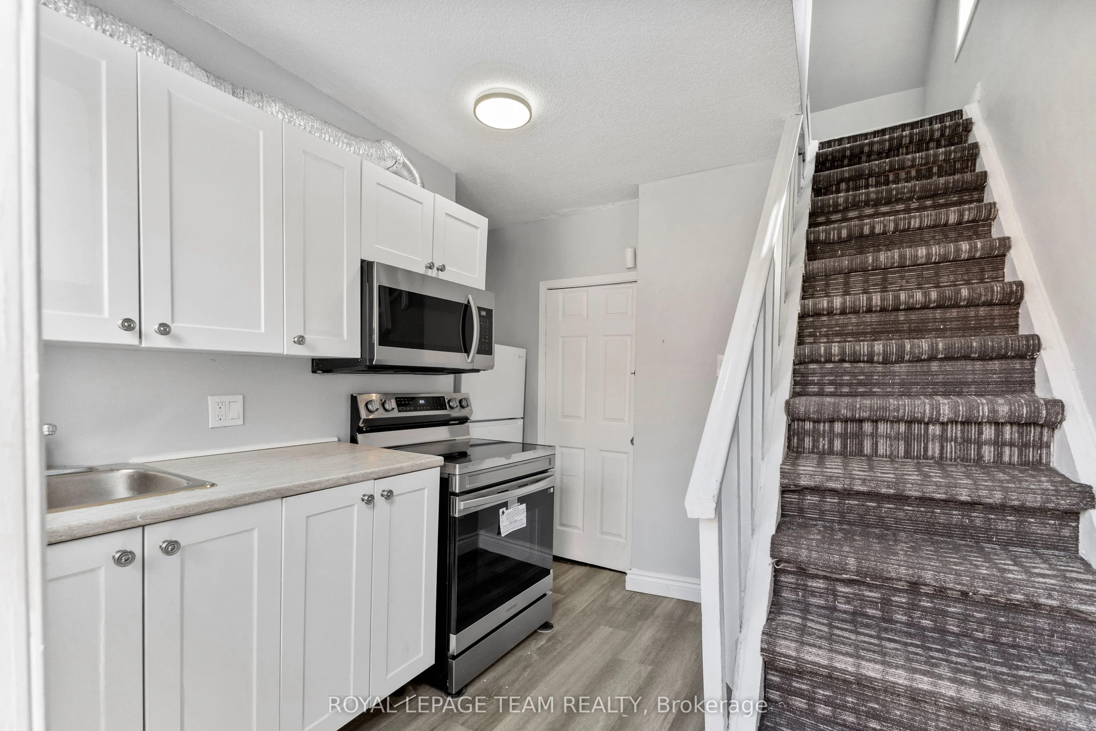 105 Jolliet Avenue