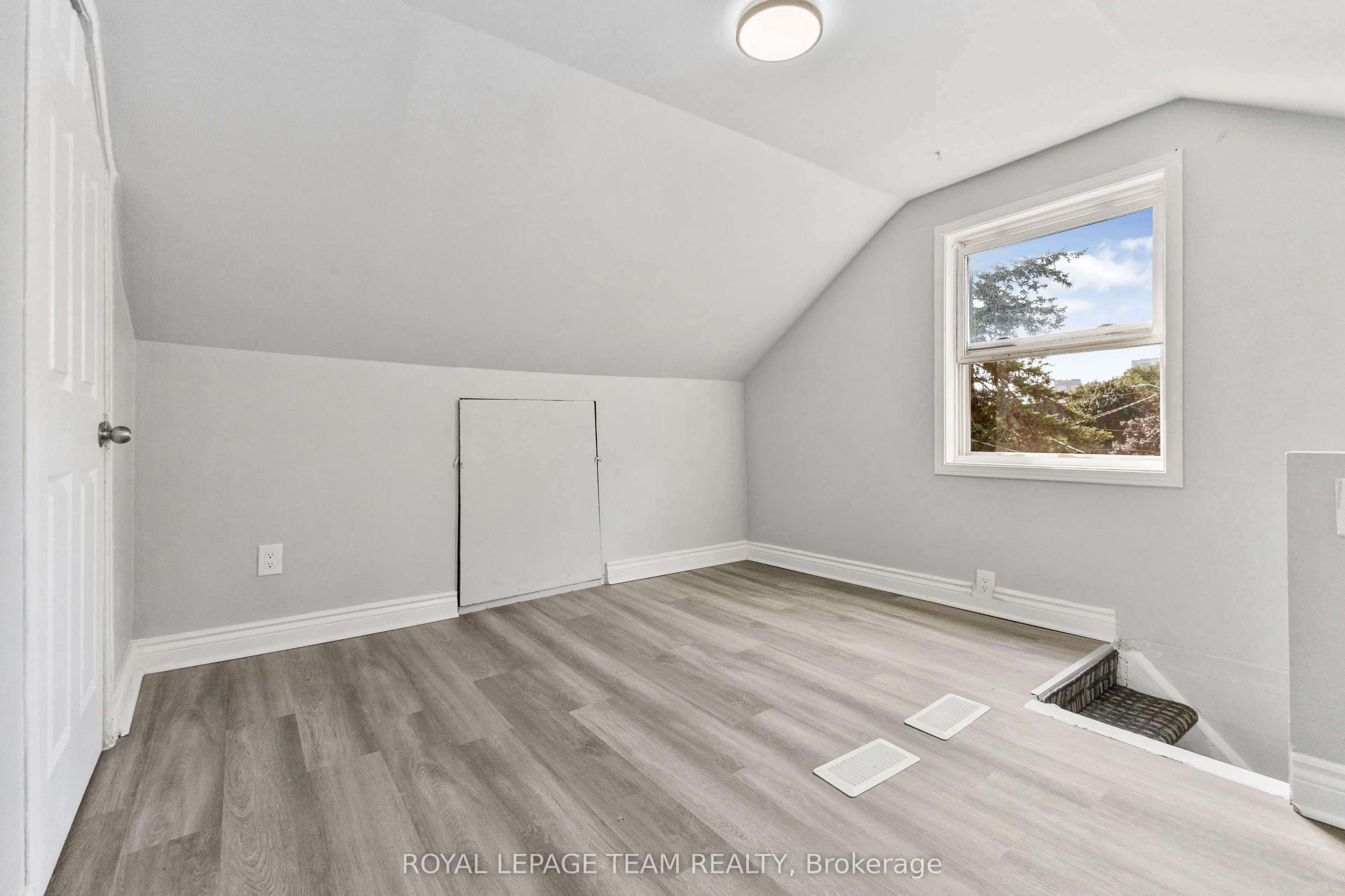 105 Jolliet Avenue