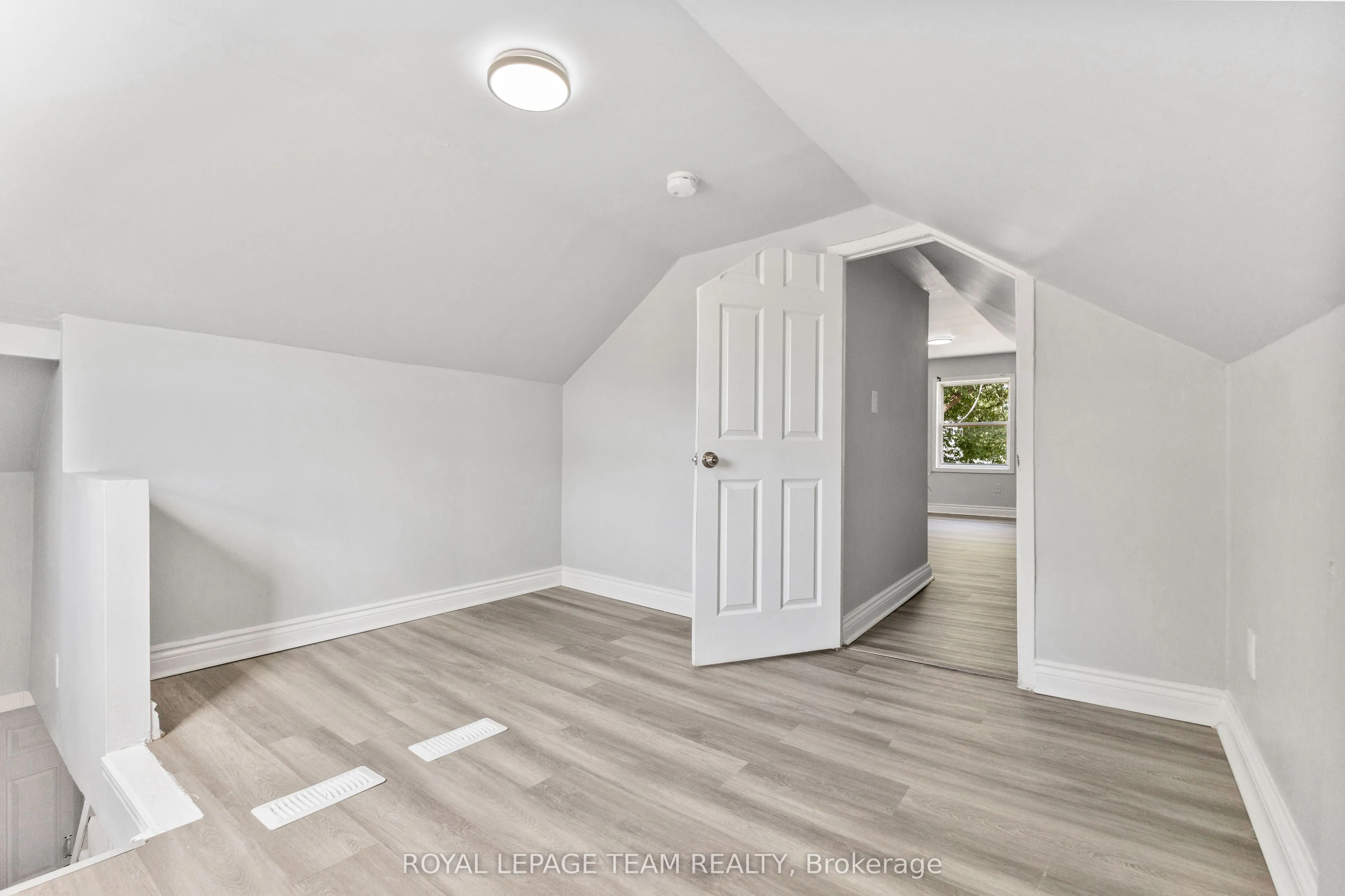 105 Jolliet Avenue