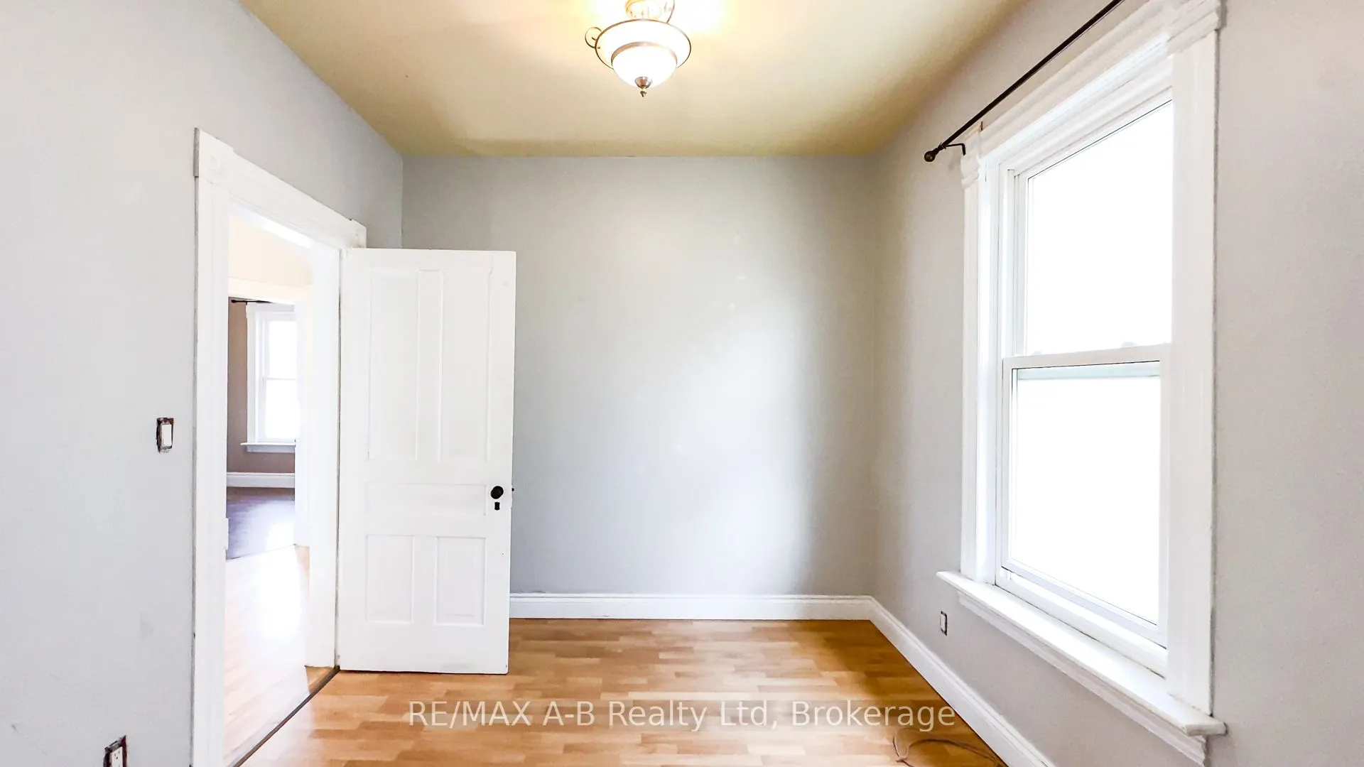 193 Water Street S