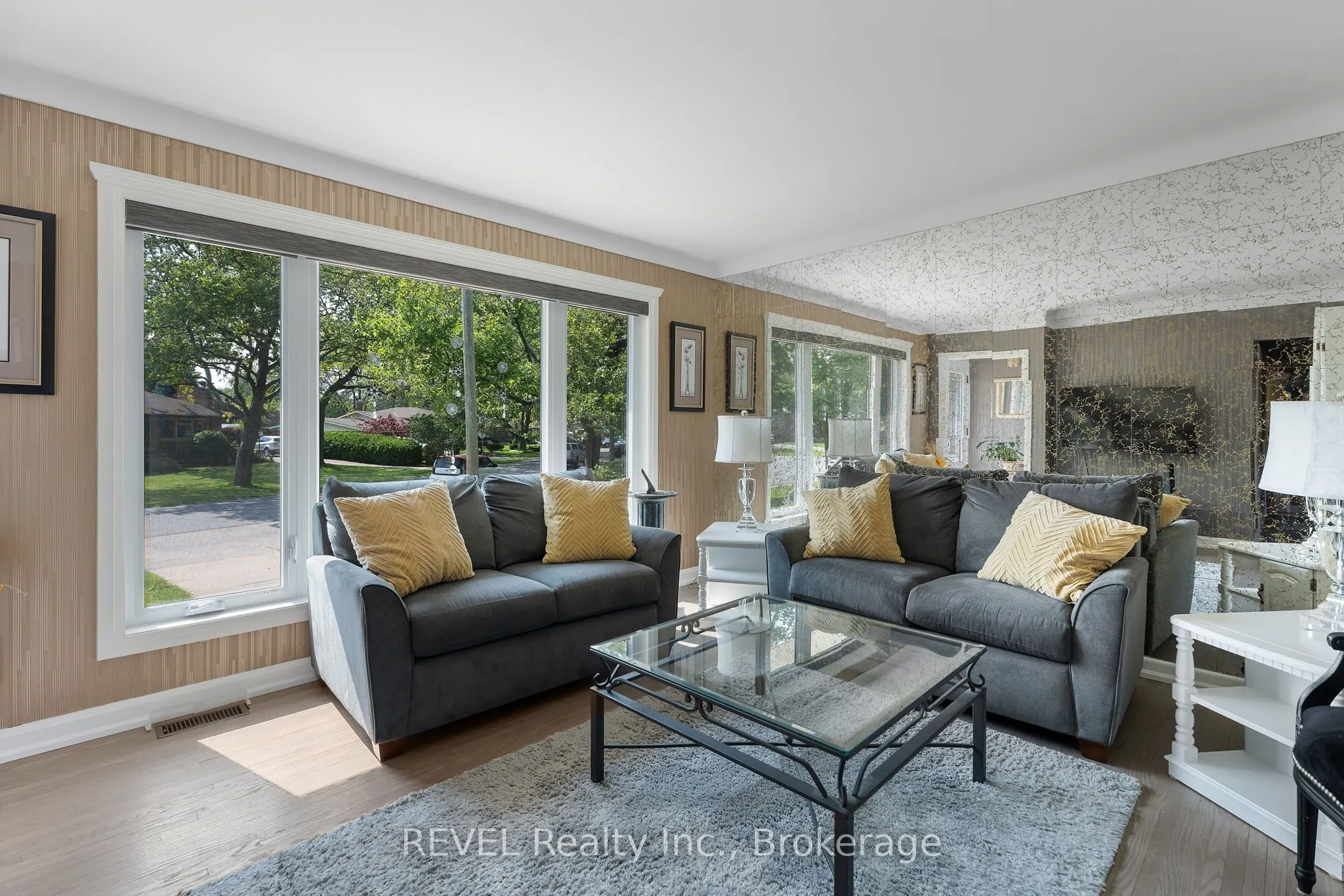 32 Hanson Drive N