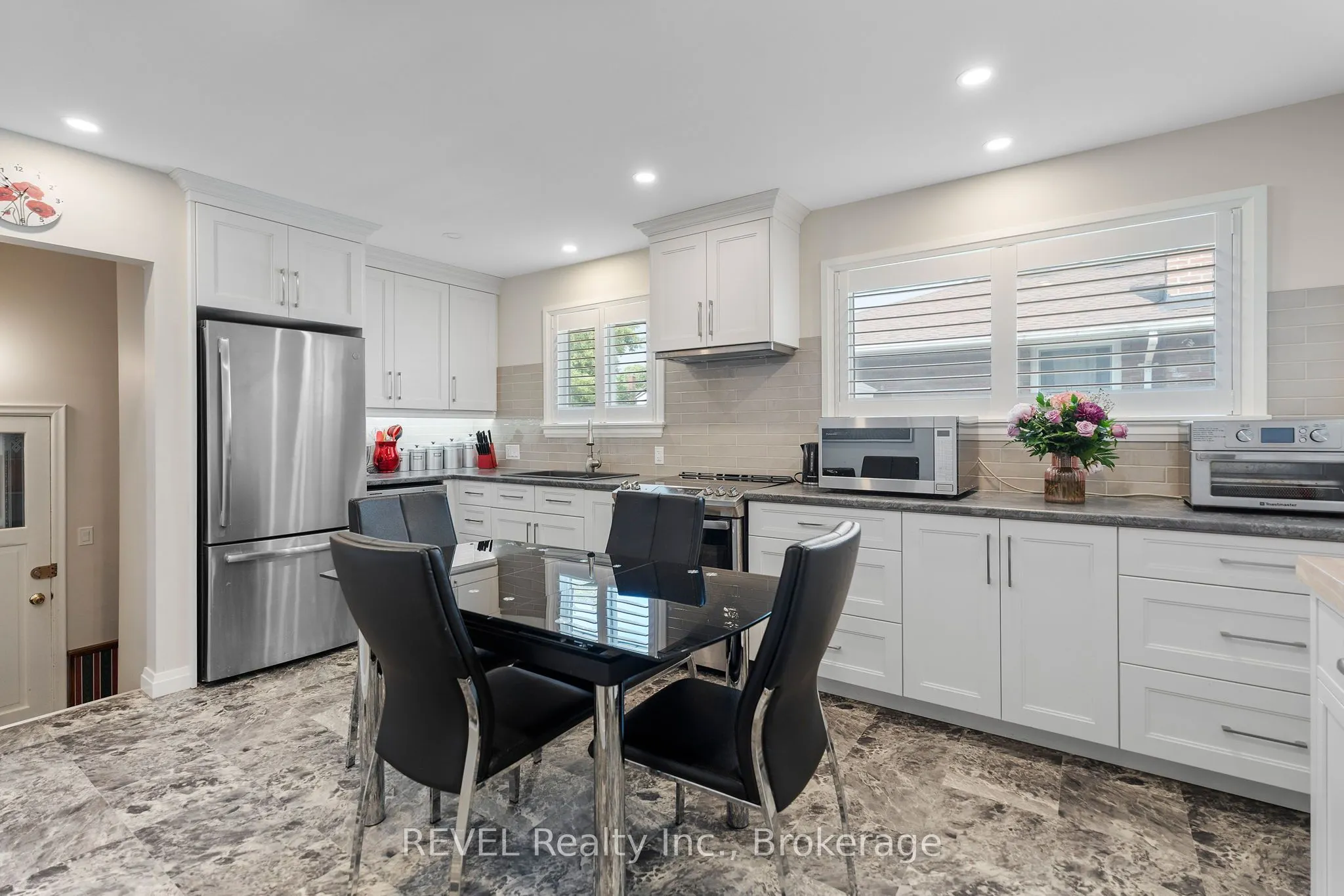 32 Hanson Drive N
