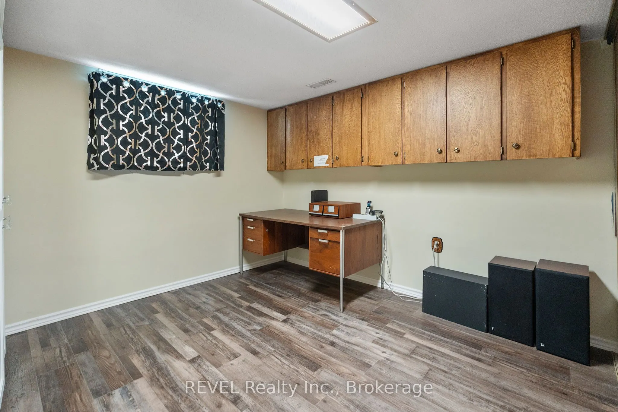 32 Hanson Drive N