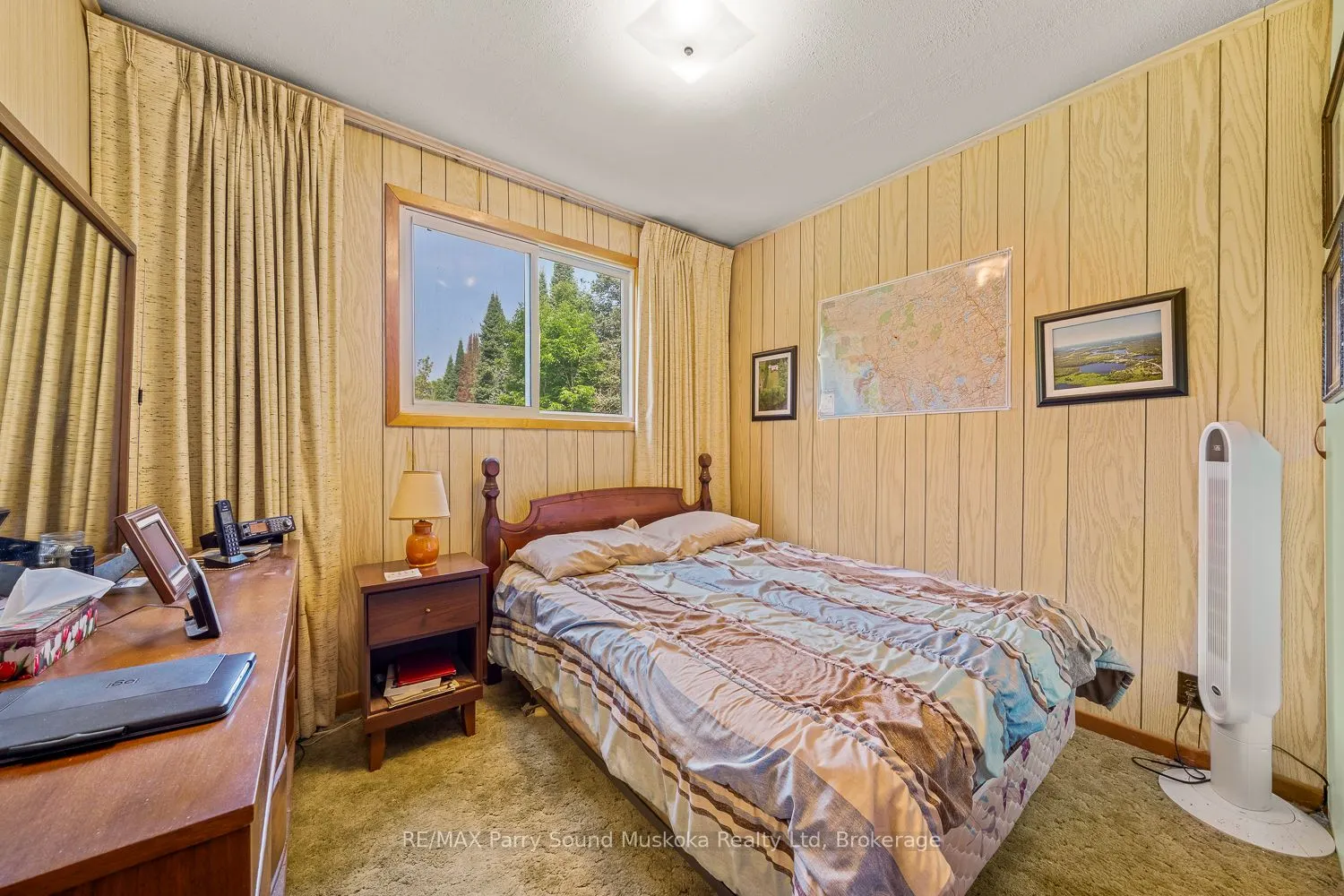 86 Lakeside Crescent